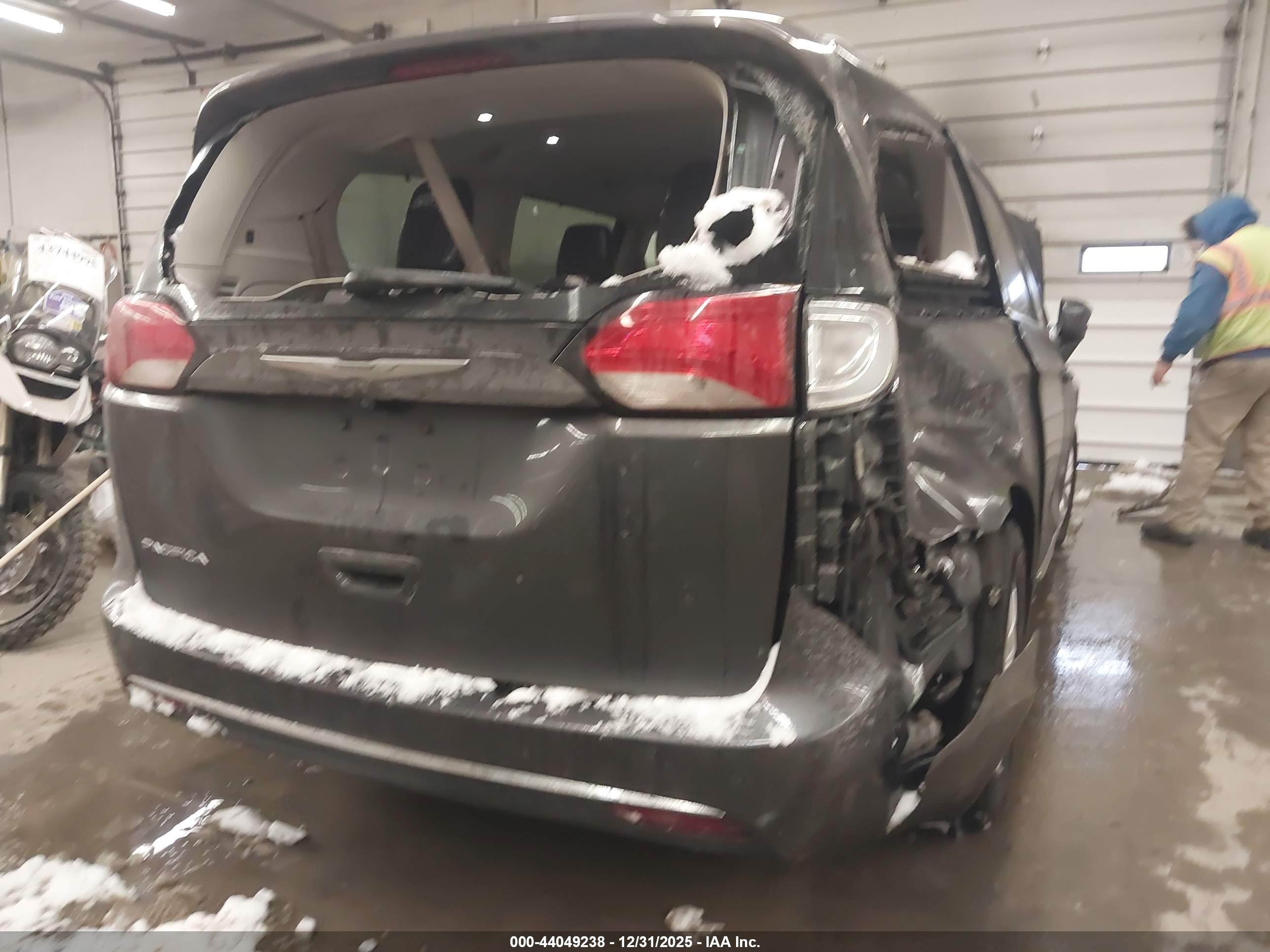 CHRYSLER PACIFICA image 6