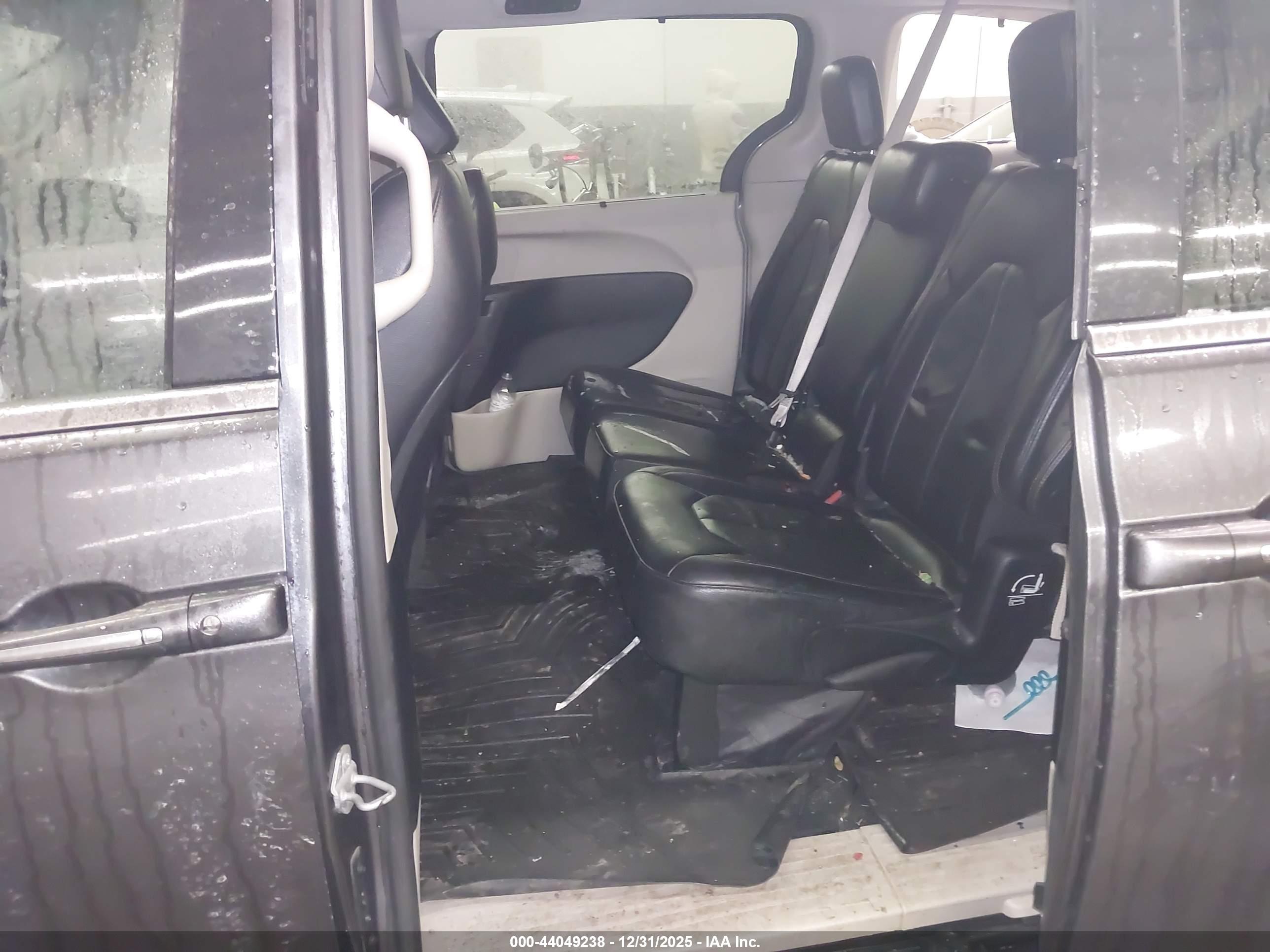 CHRYSLER PACIFICA image 8