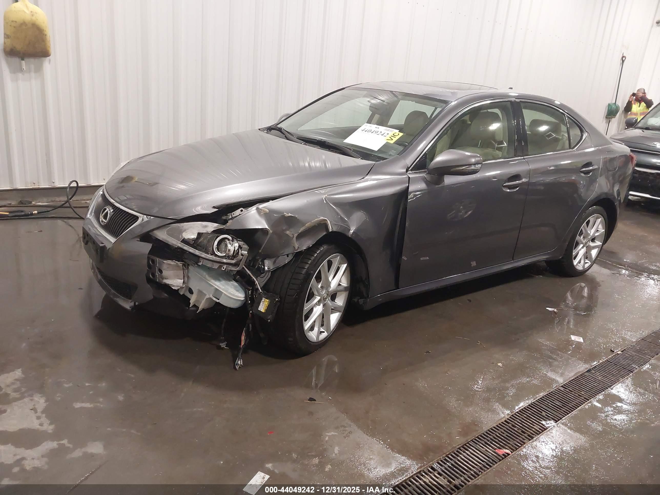 LEXUS IS image 2