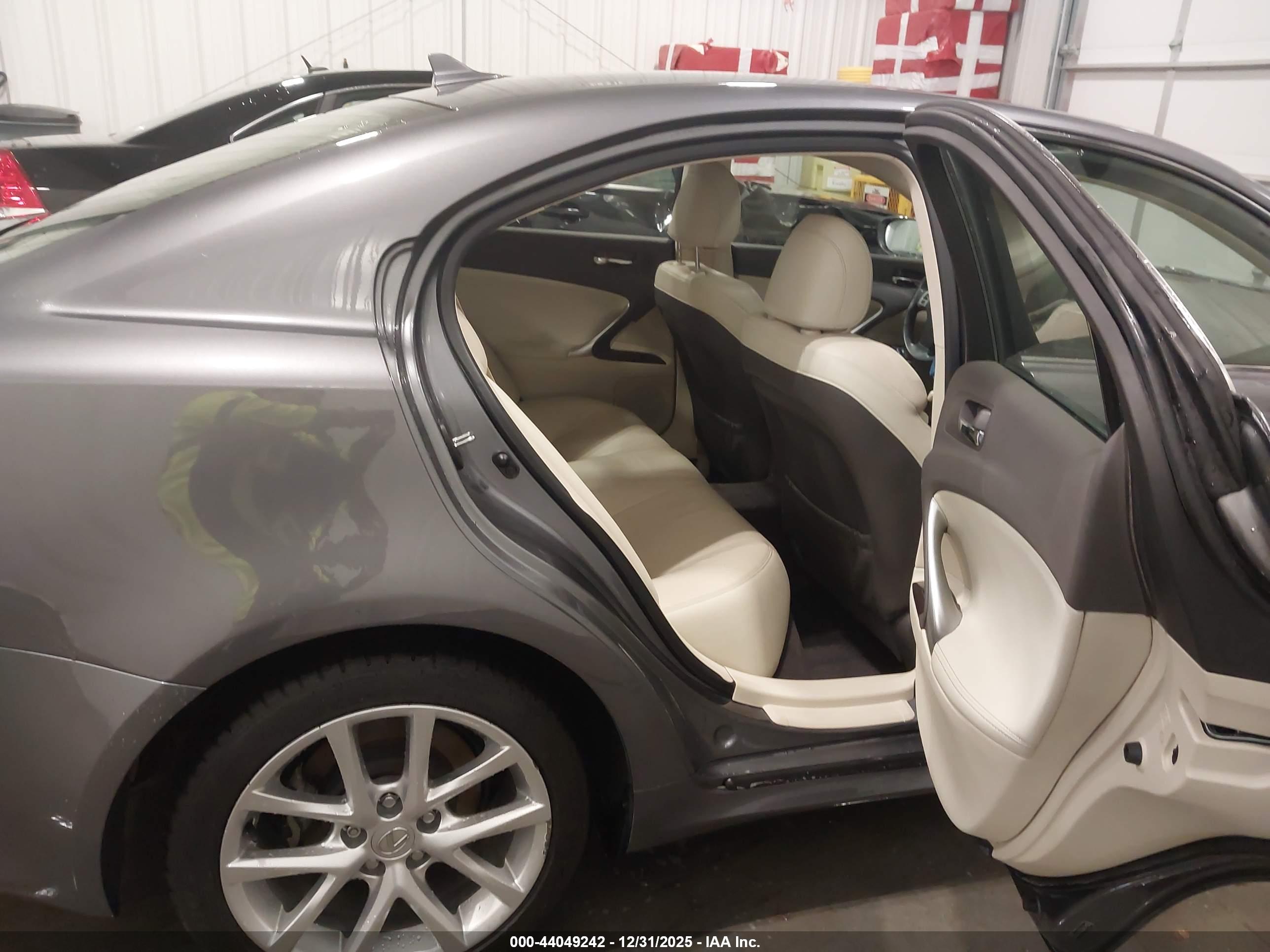 LEXUS IS image 8
