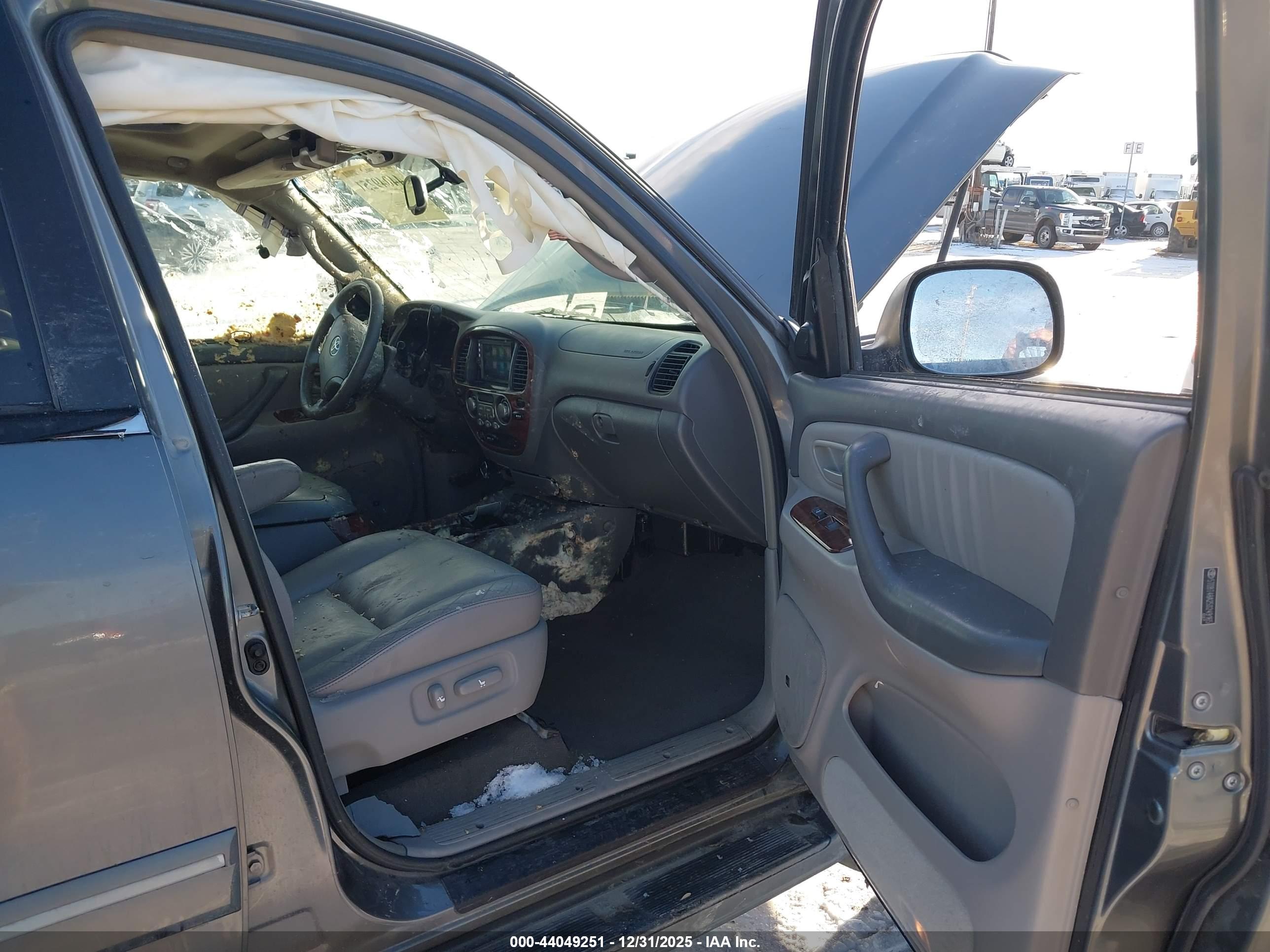 TOYOTA SEQUOIA image 5