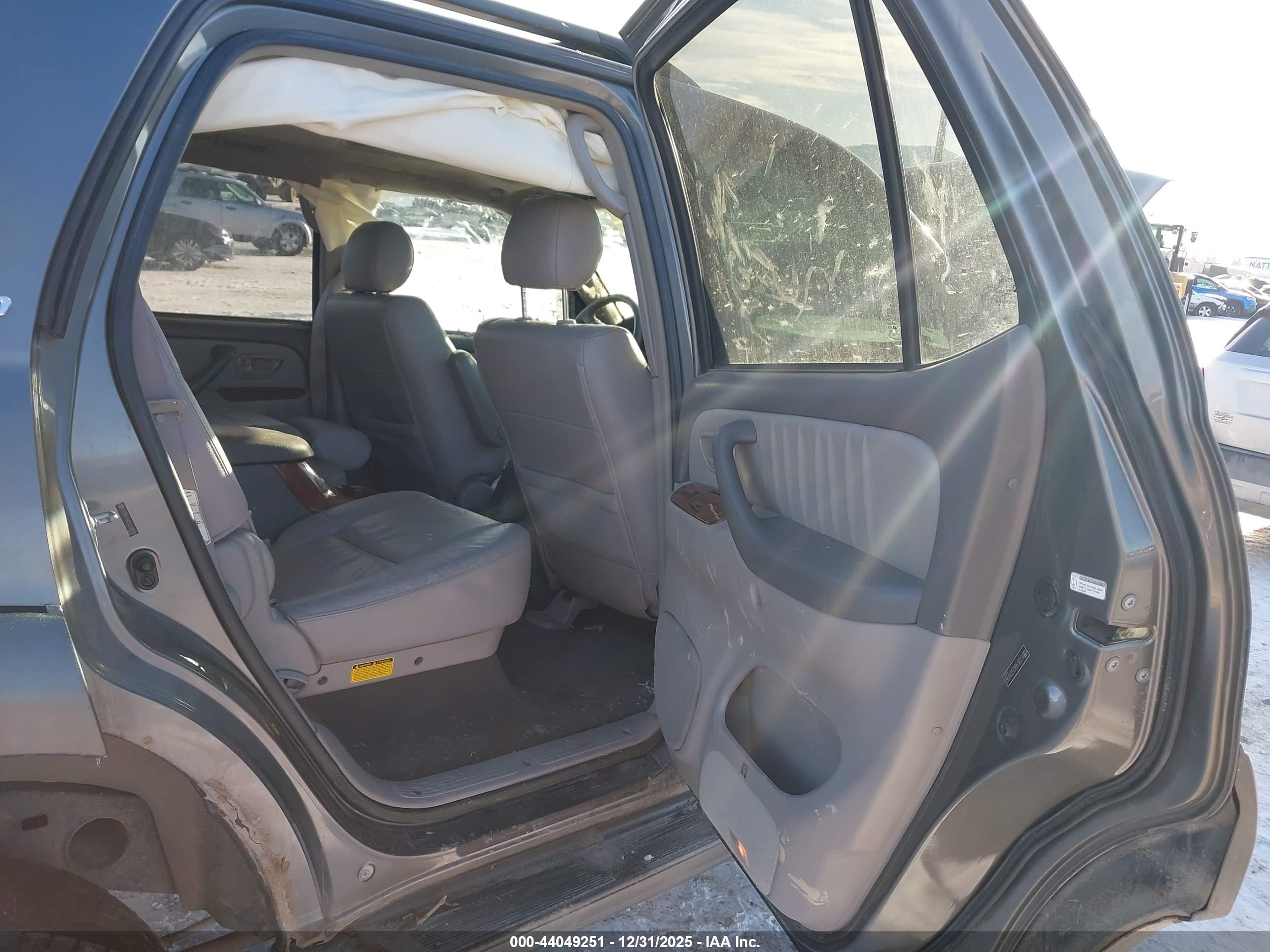 TOYOTA SEQUOIA image 8