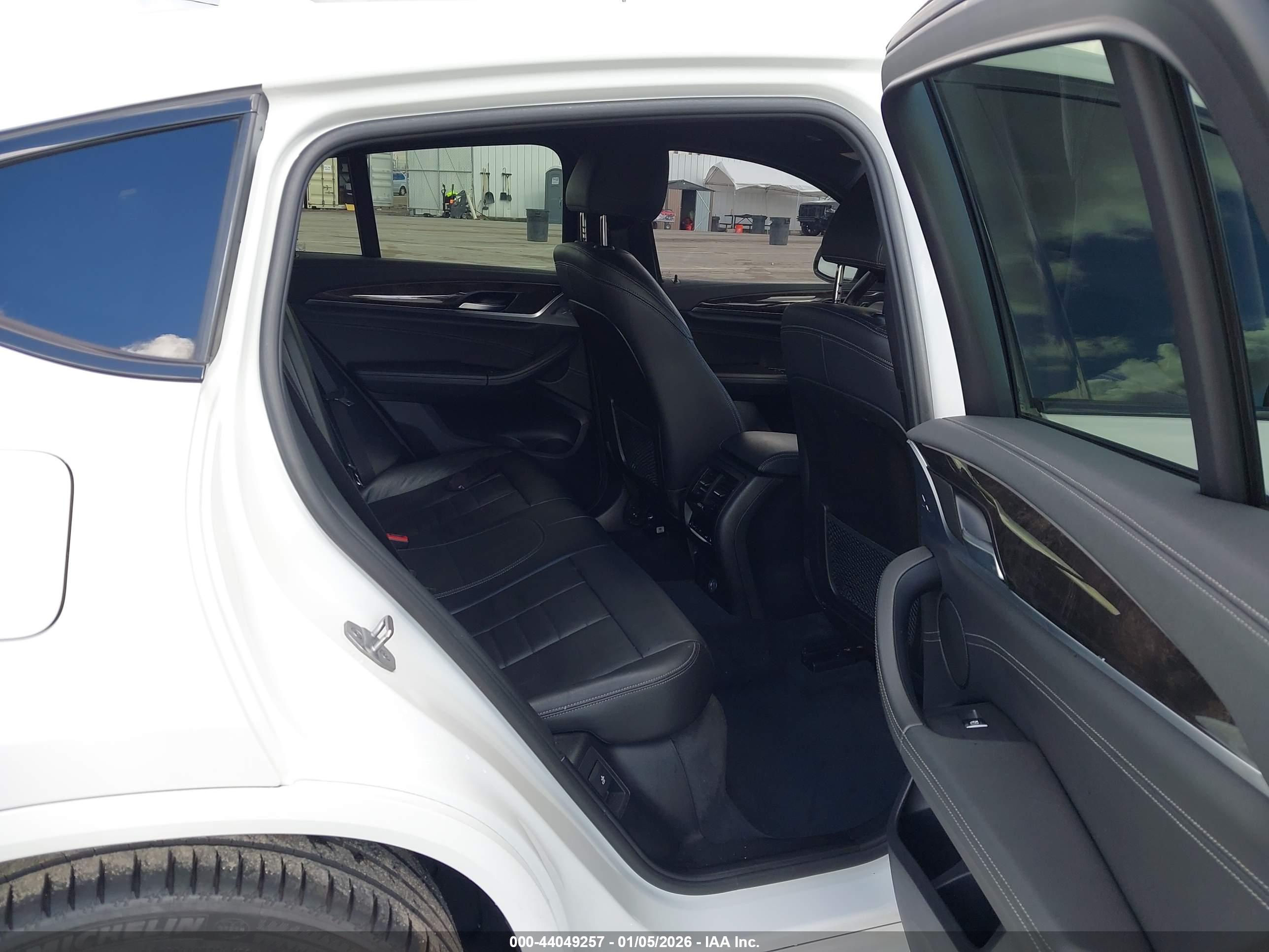 BMW X4 image 8