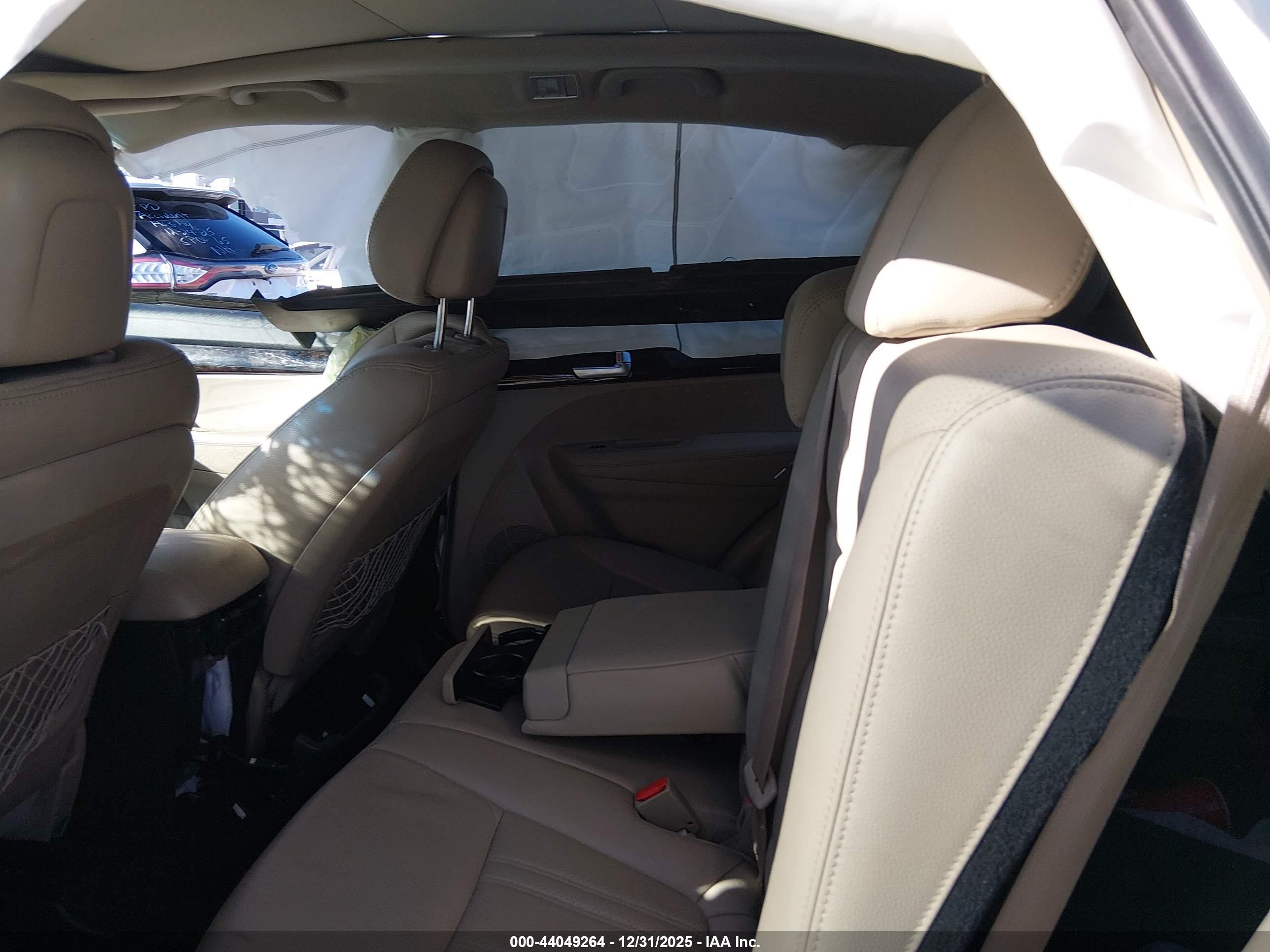 KIA SORENTO image 8