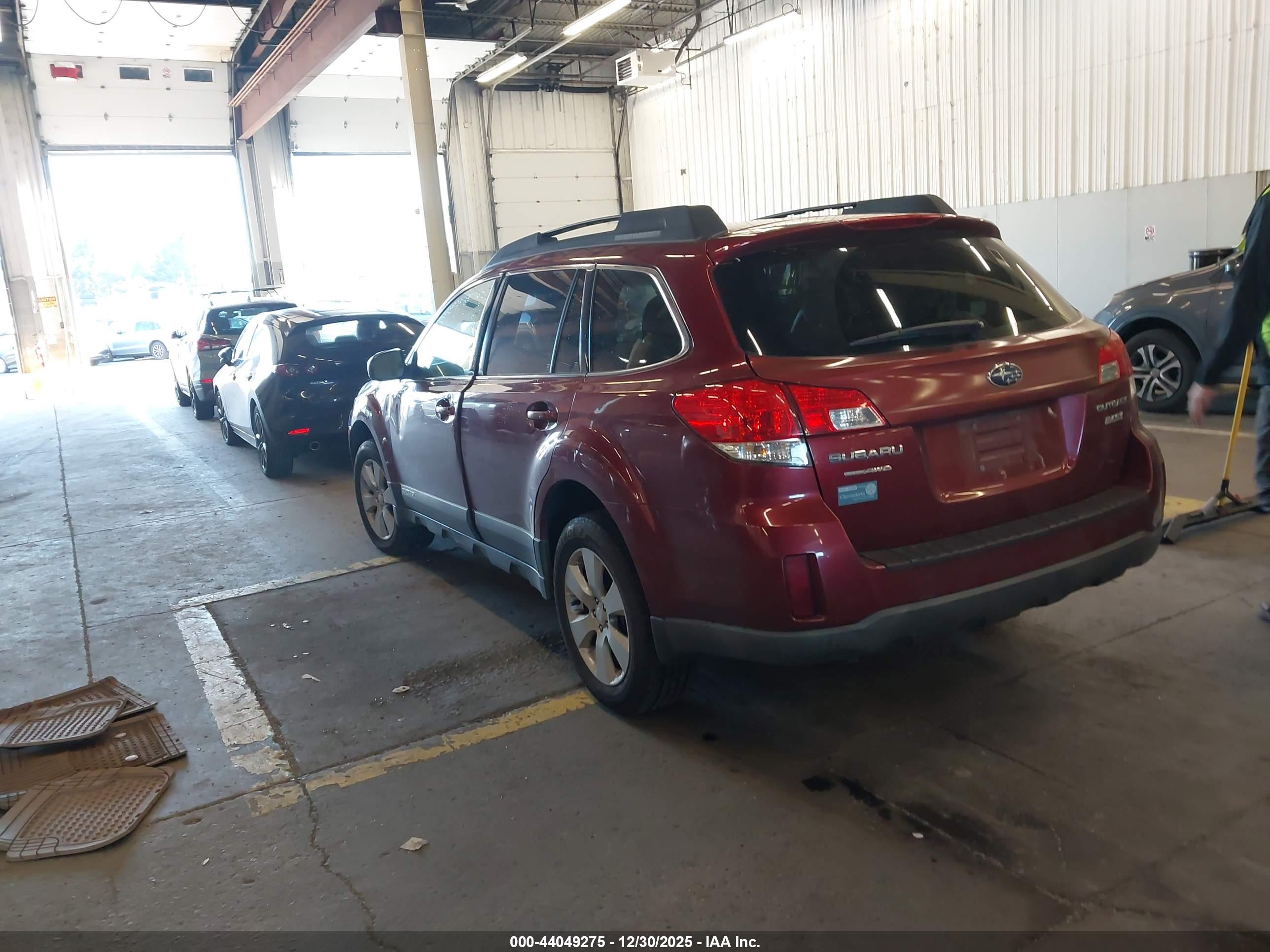 SUBARU OUTBACK image 3