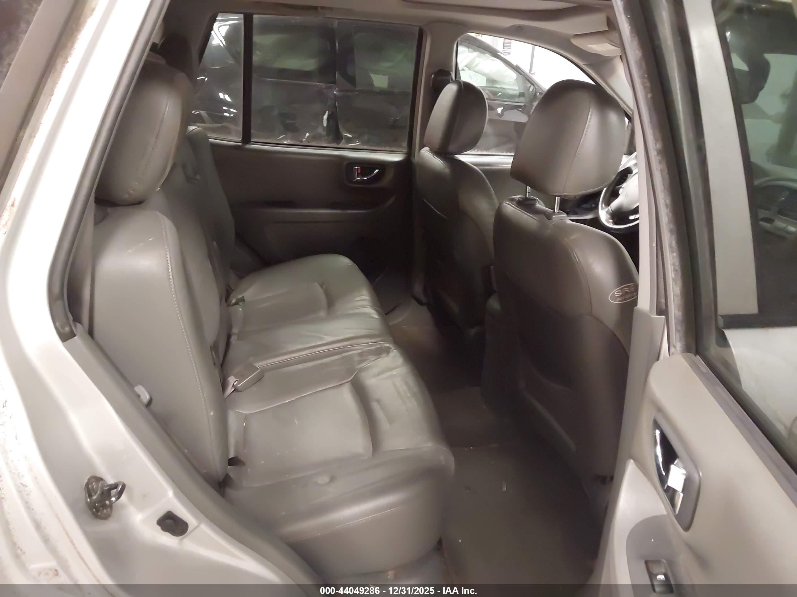 HYUNDAI SANTA image 8