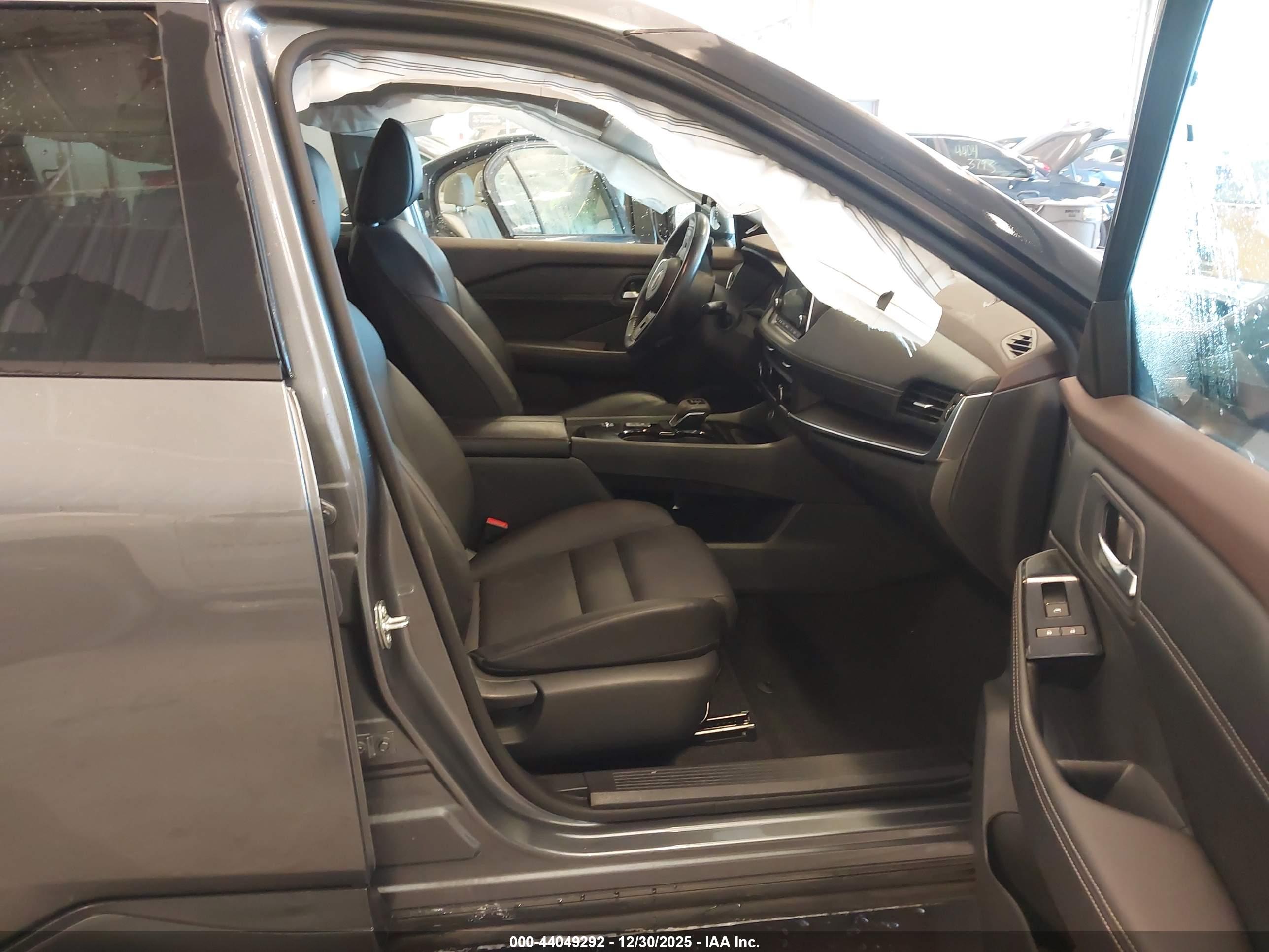 NISSAN ROGUE image 5