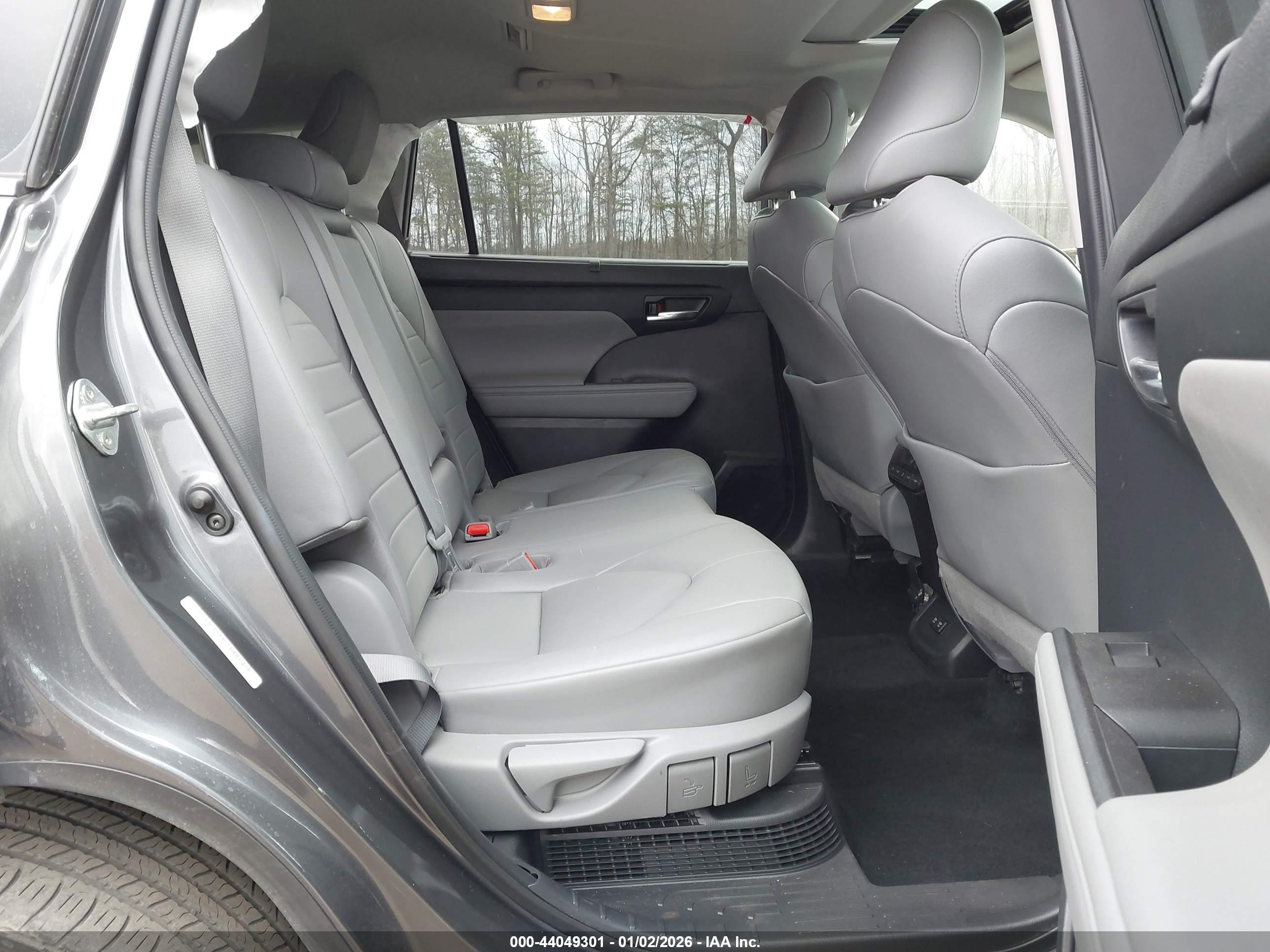 TOYOTA HIGHLANDER image 8