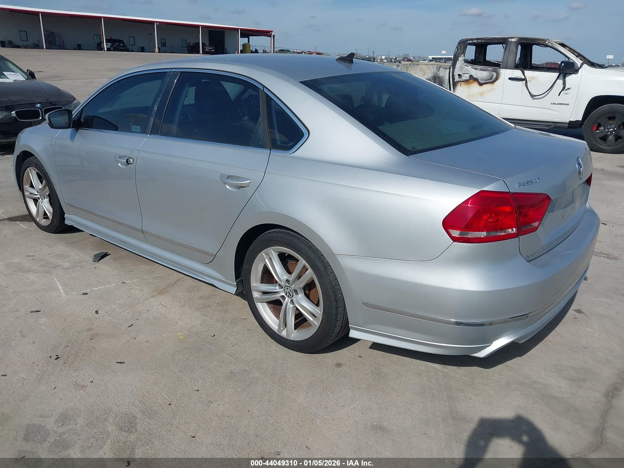 VOLKSWAGEN PASSAT image 3