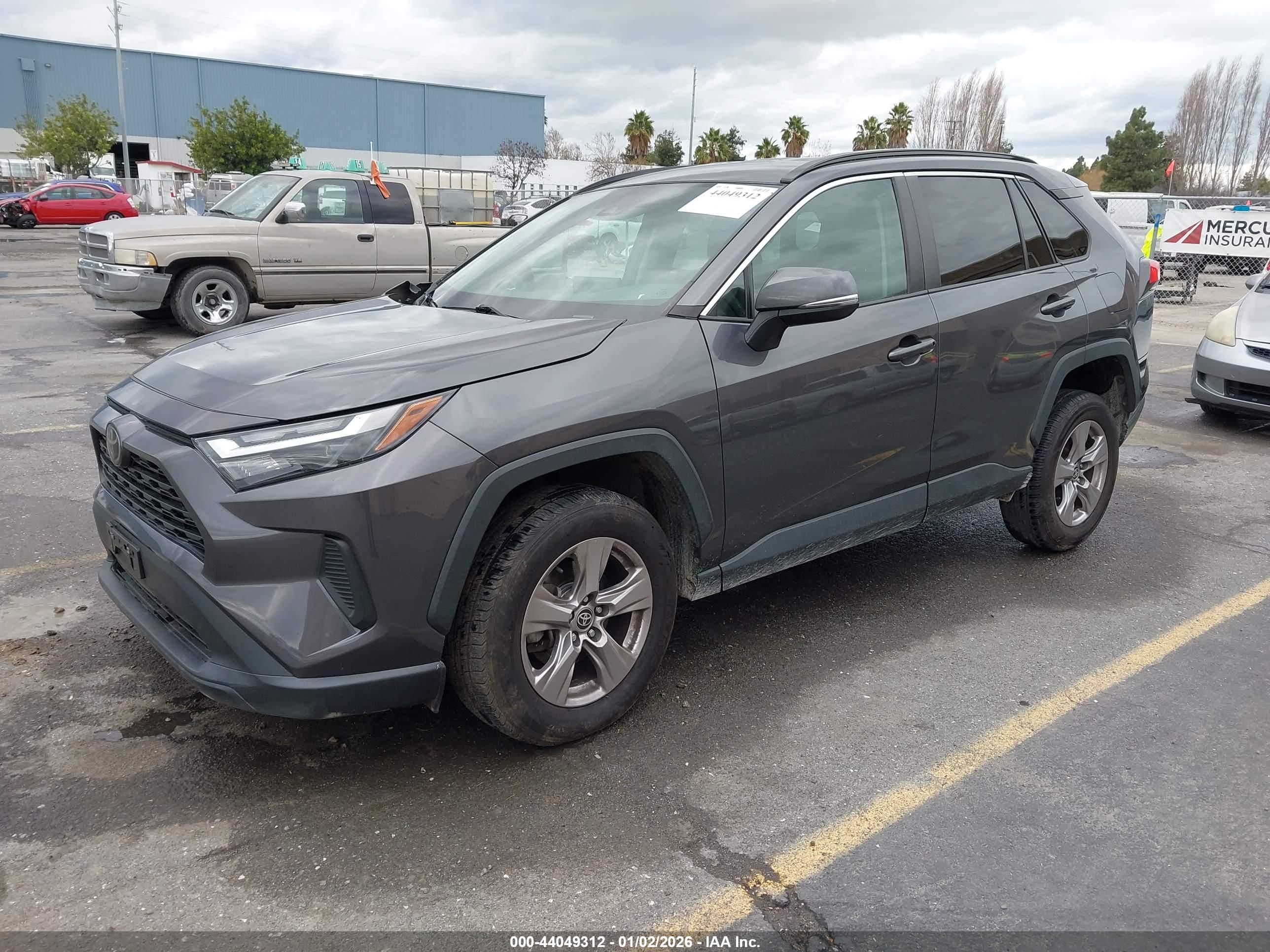 TOYOTA RAV4 image 2