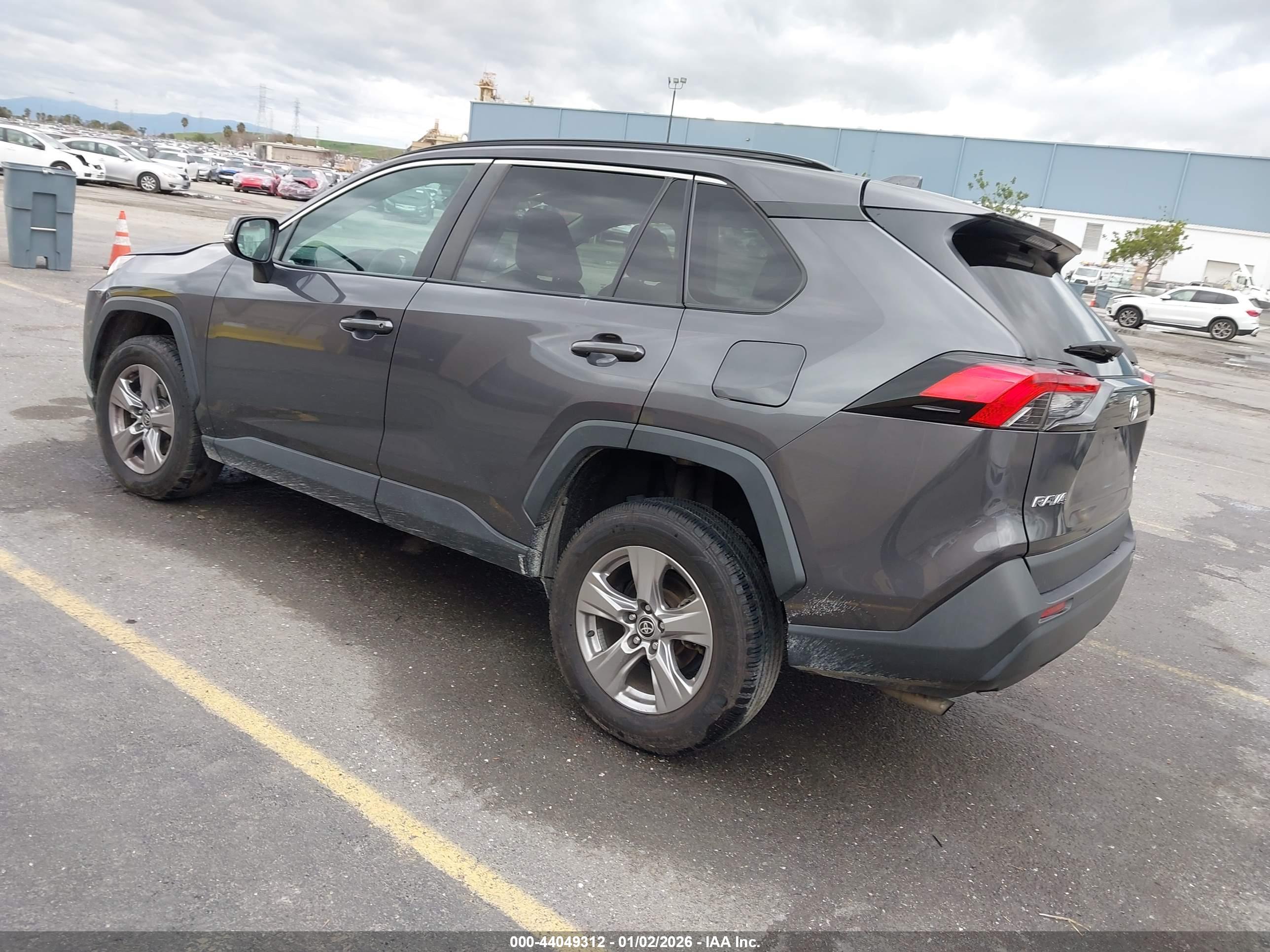 TOYOTA RAV4 image 3