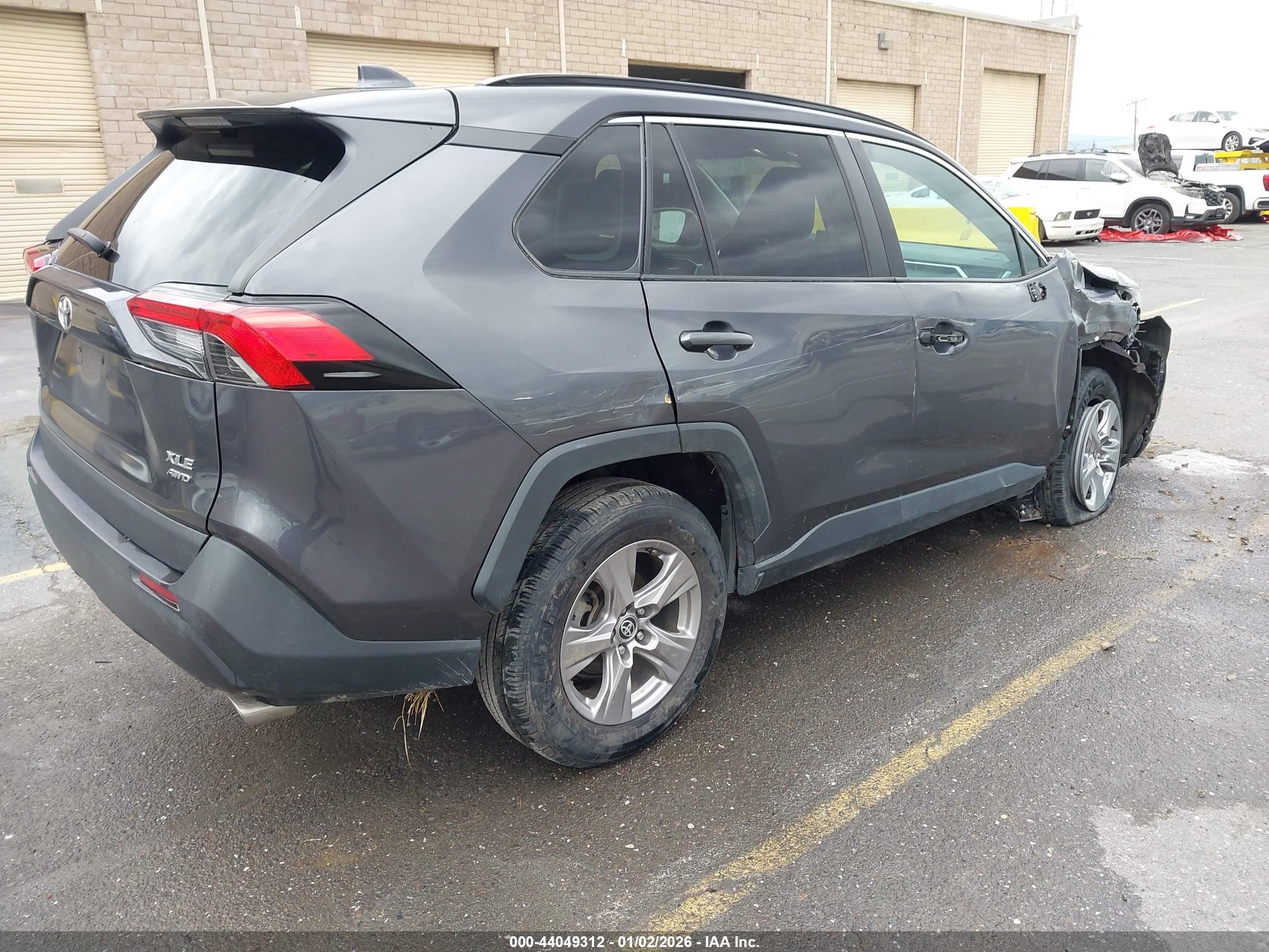 TOYOTA RAV4 image 4