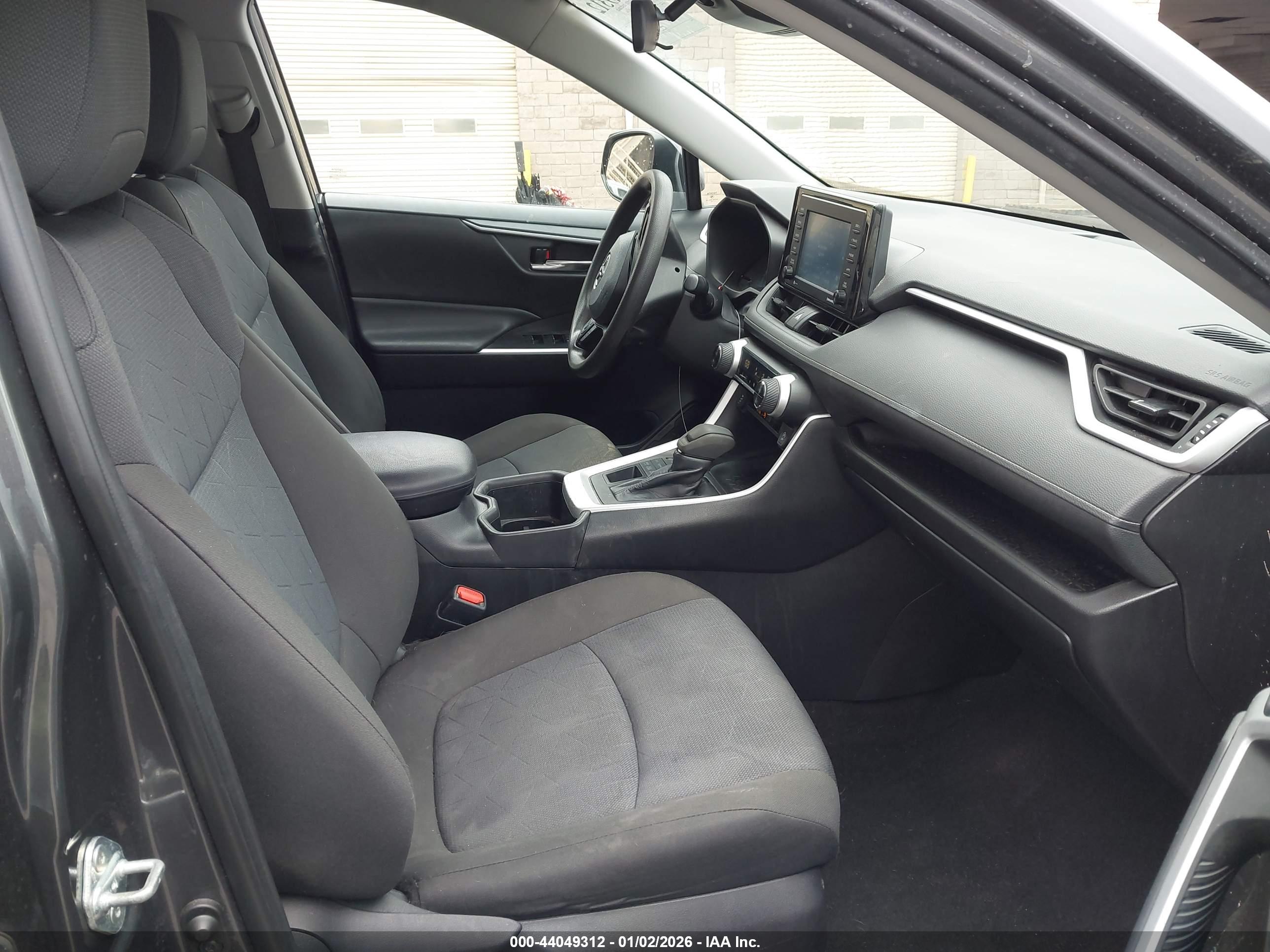 TOYOTA RAV4 image 5