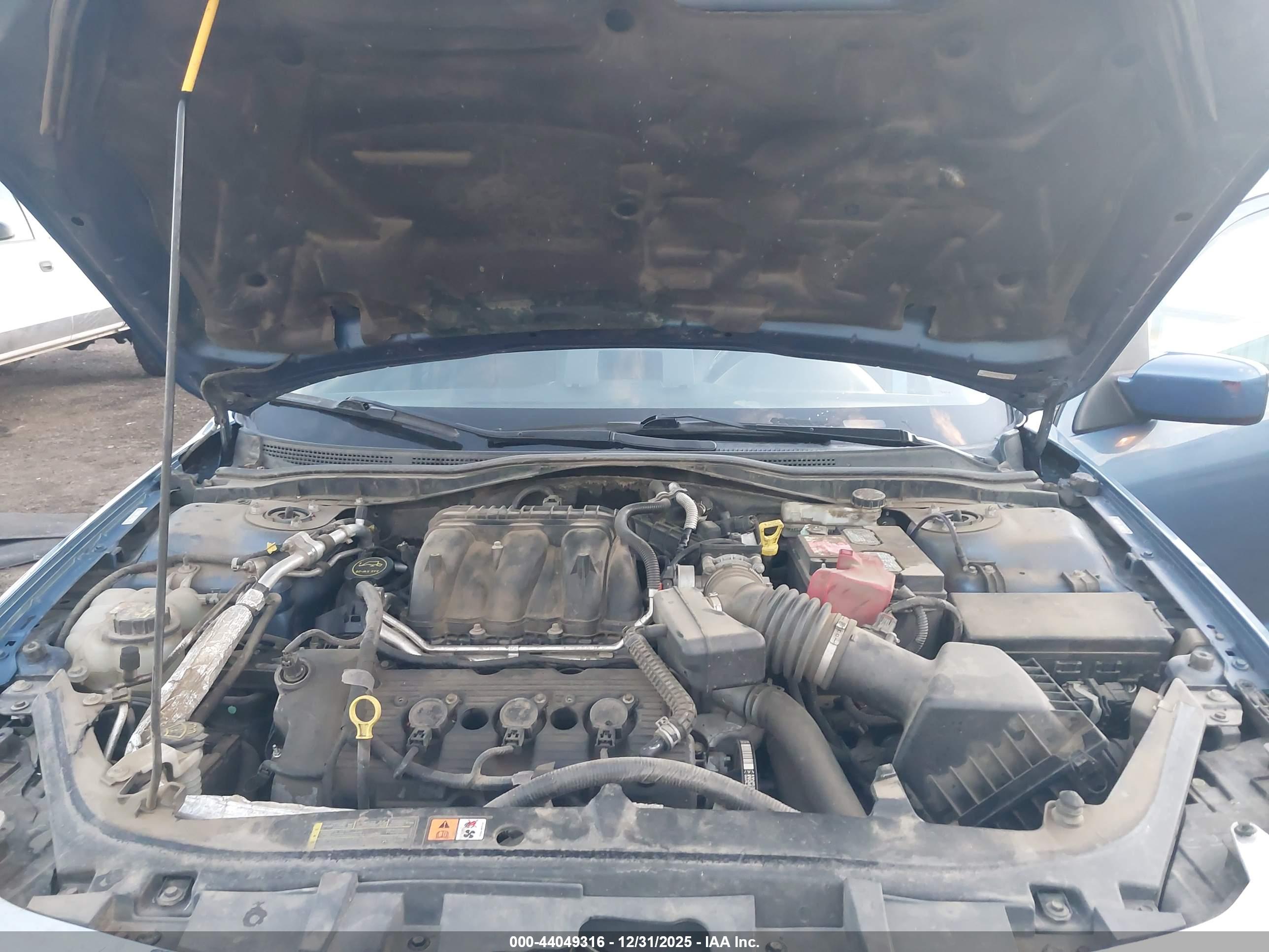 FORD FUSION image 10
