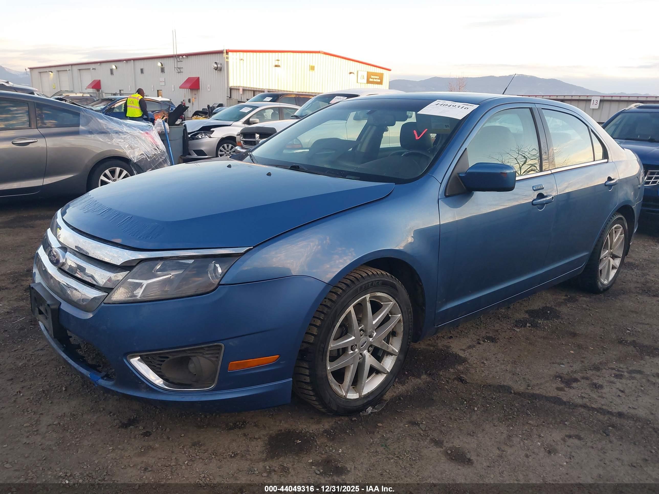 FORD FUSION image 2