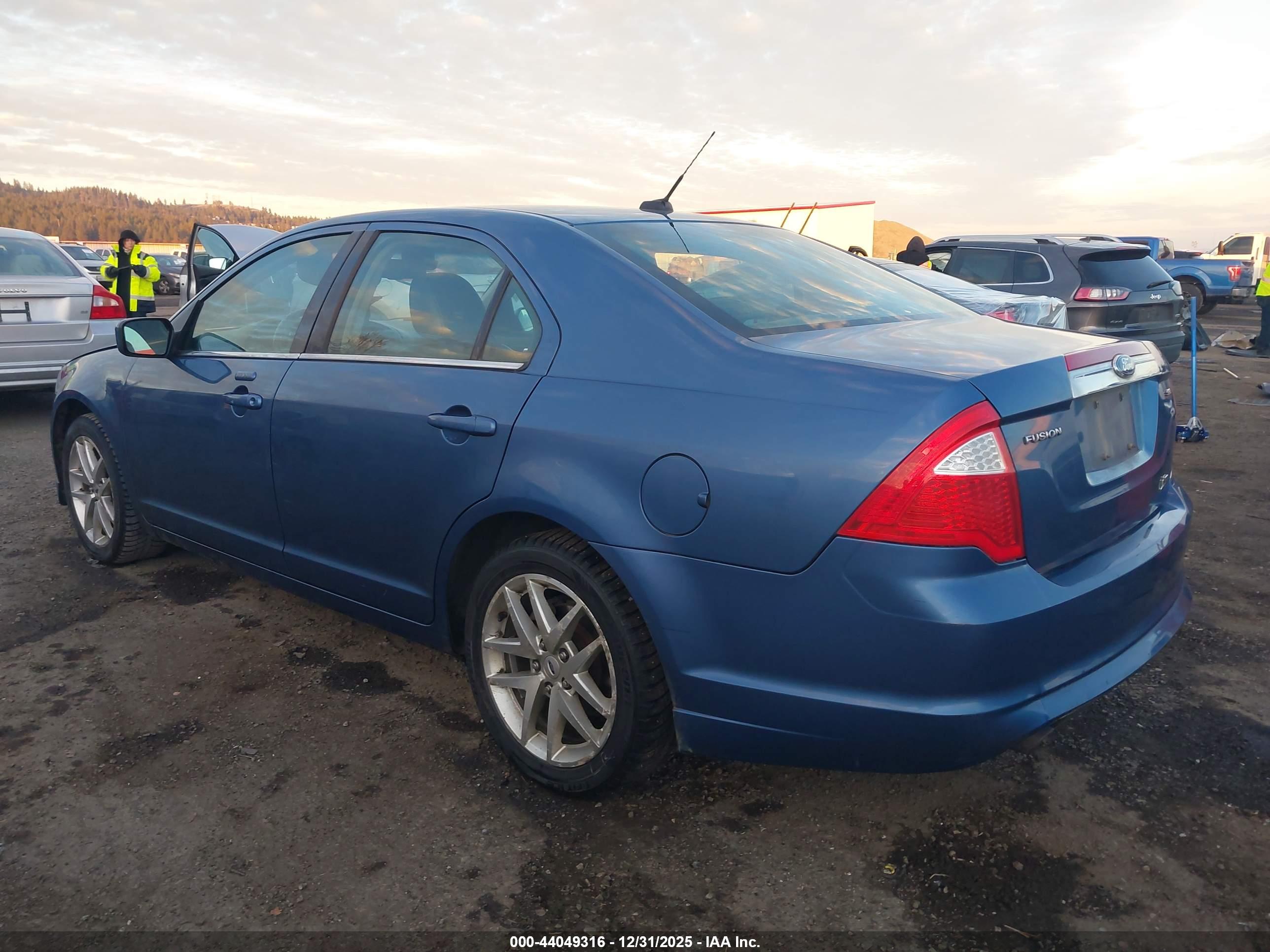 FORD FUSION image 3