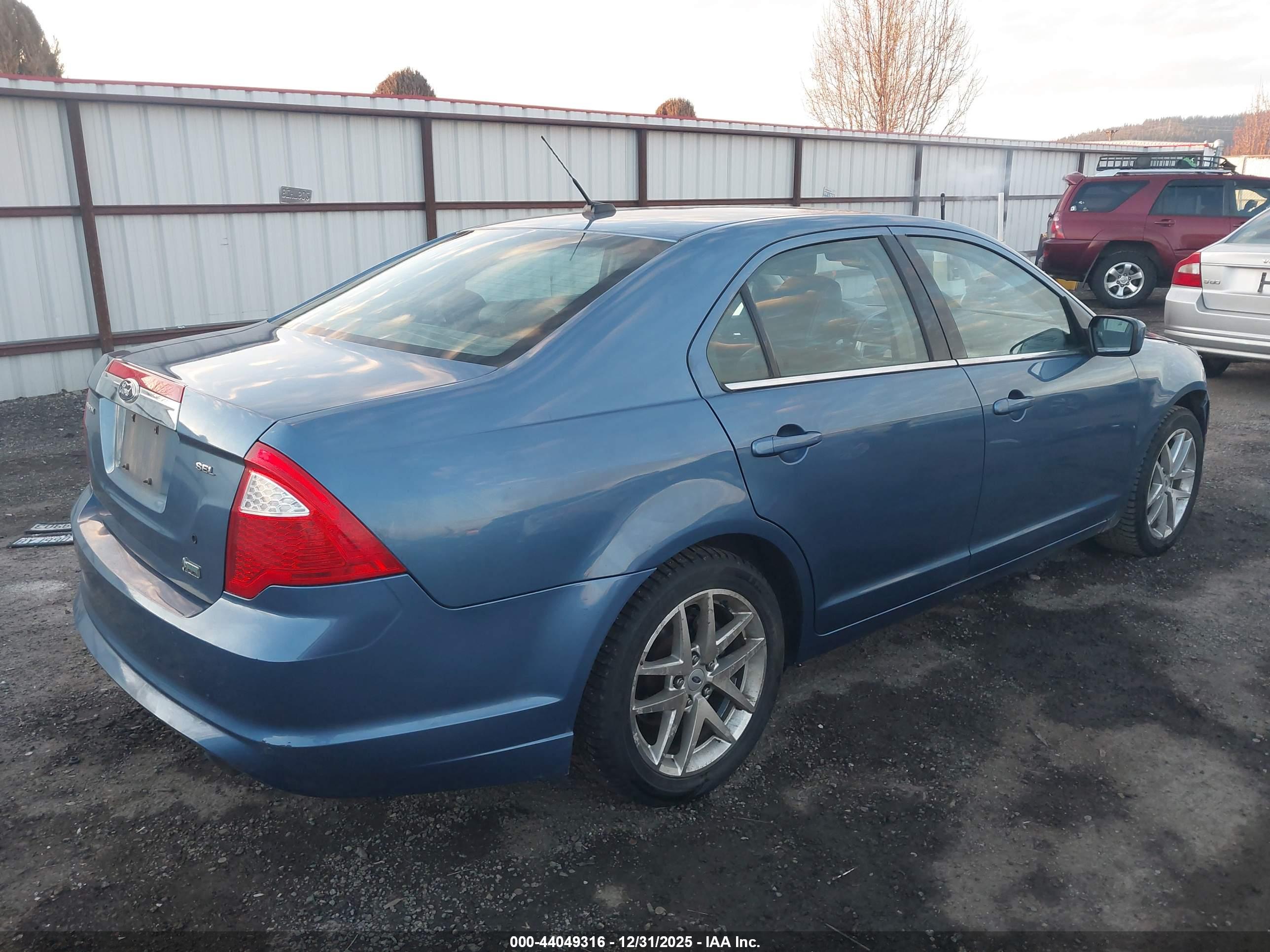 FORD FUSION image 4