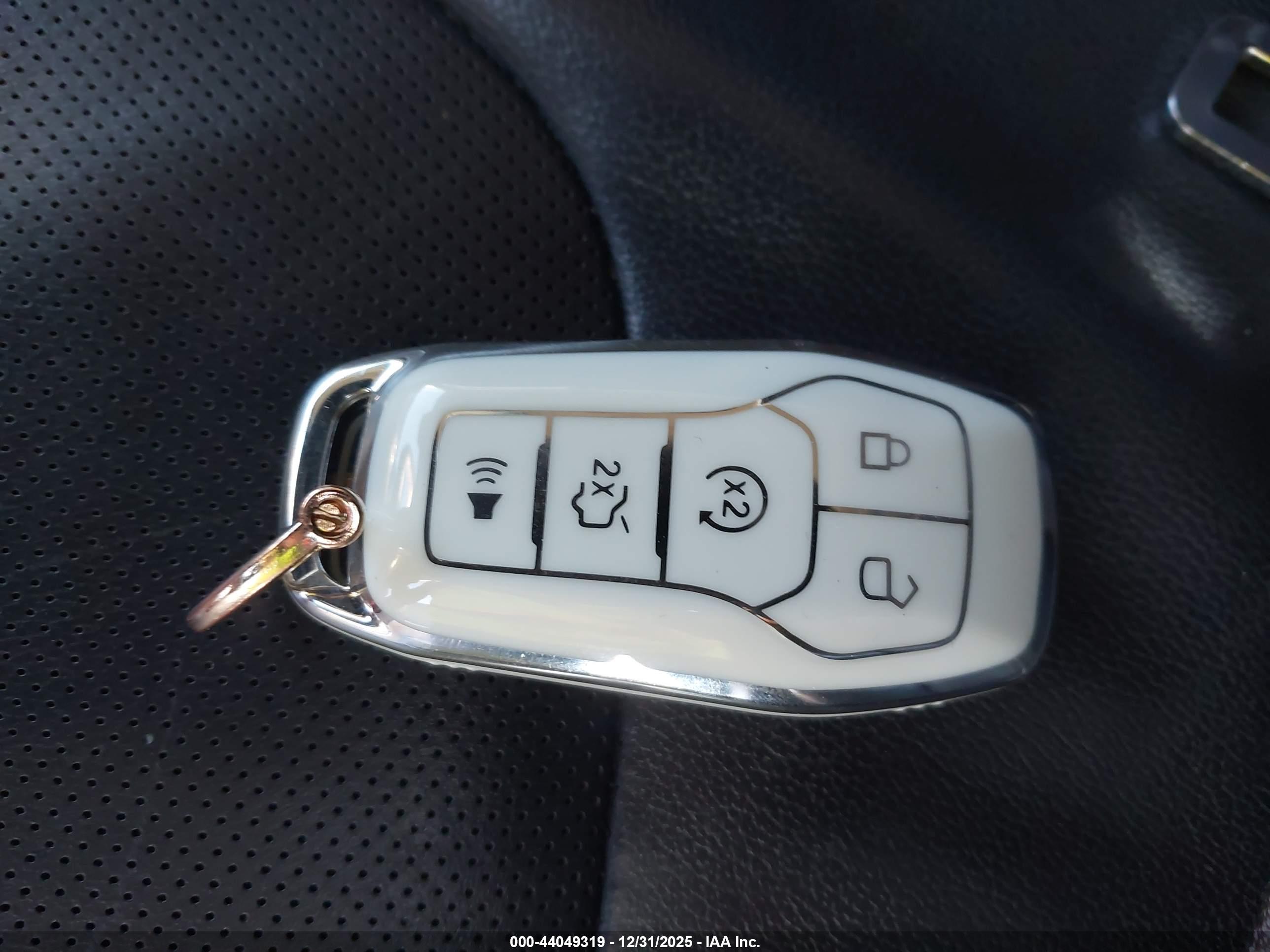 FORD FUSION image 11