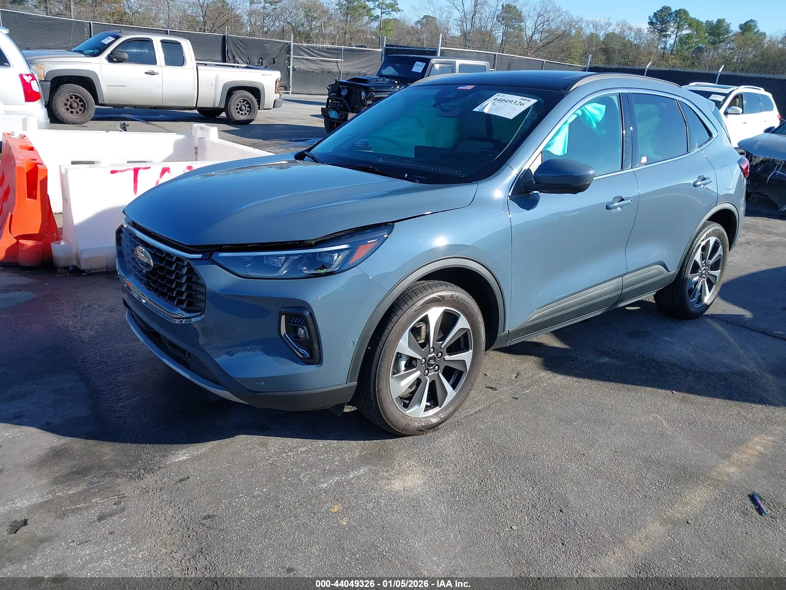 FORD ESCAPE image 2