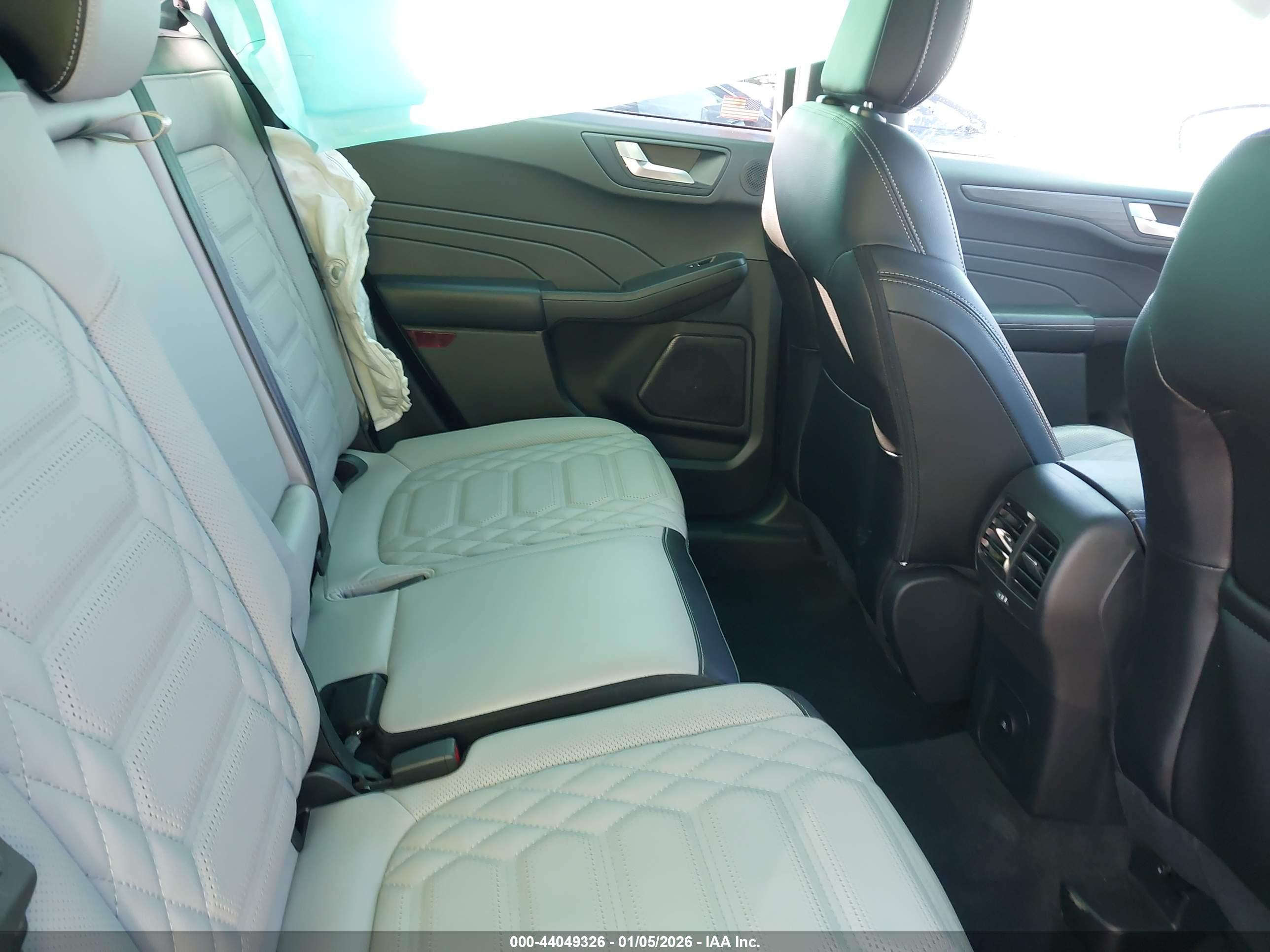 FORD ESCAPE image 8