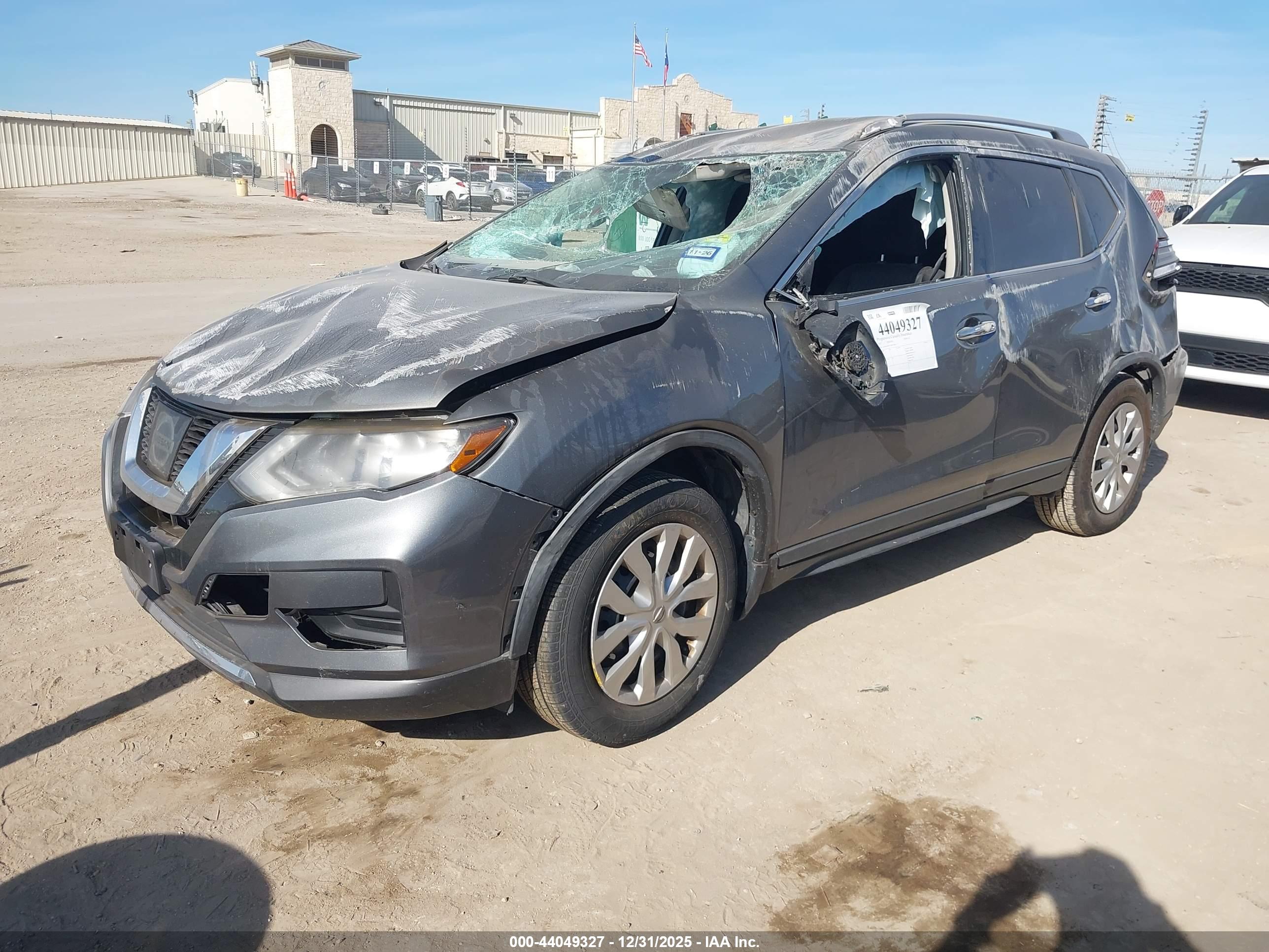 NISSAN ROGUE image 2