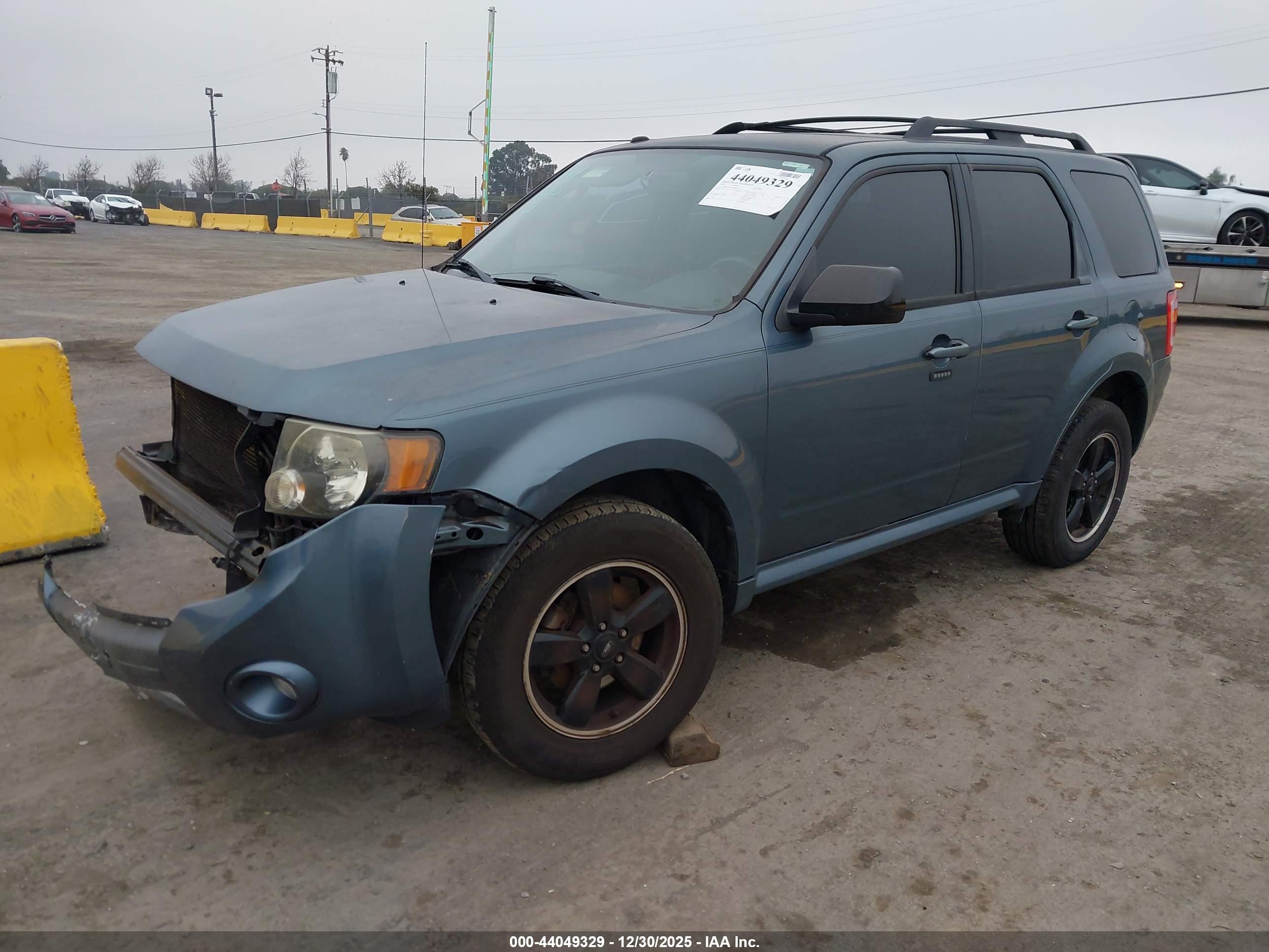 FORD ESCAPE image 2