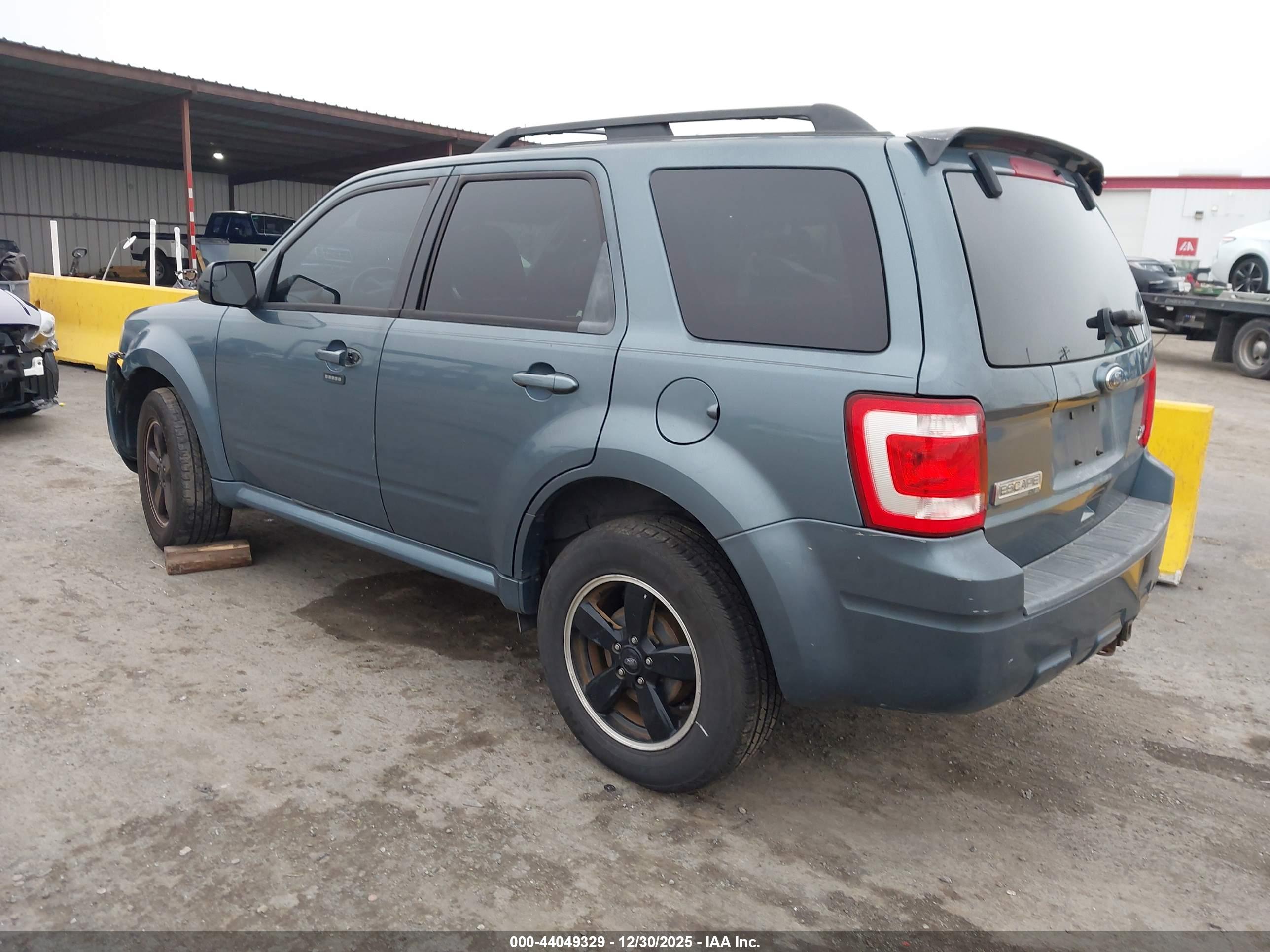 FORD ESCAPE image 3