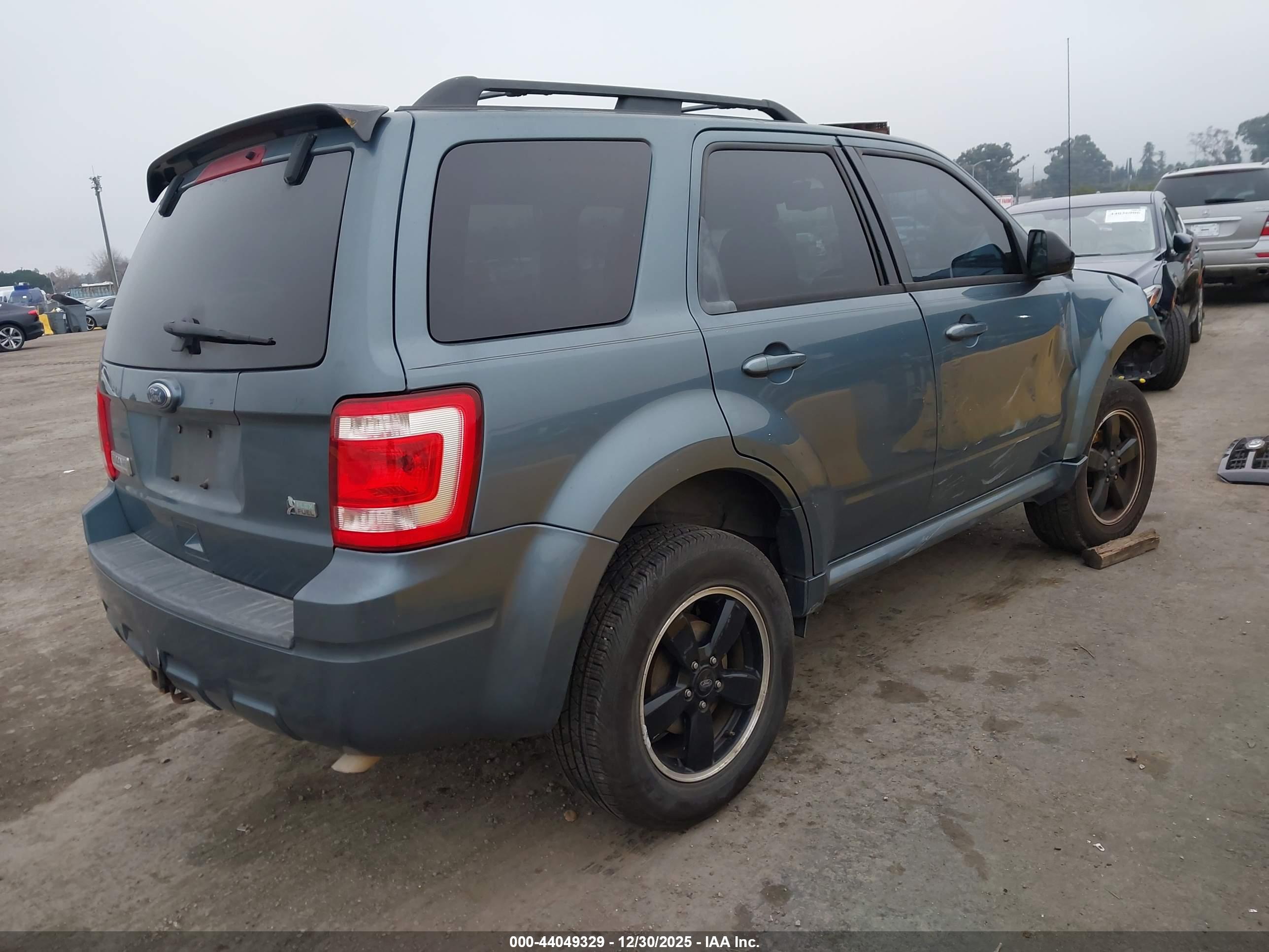 FORD ESCAPE image 4