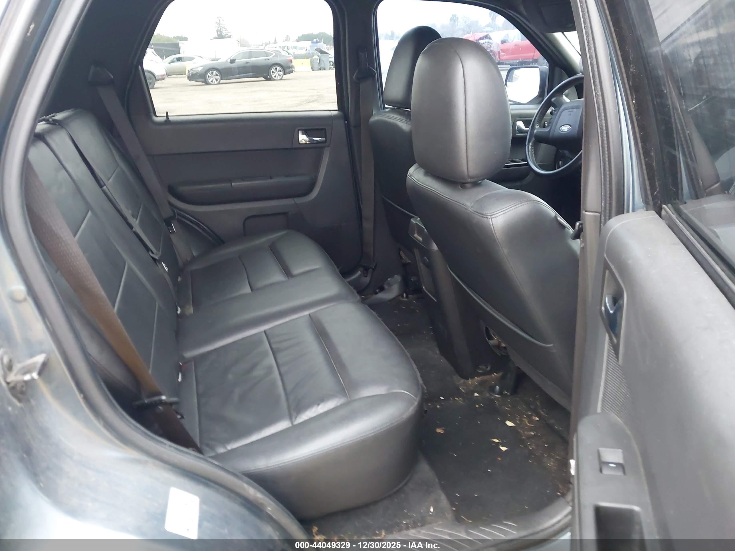 FORD ESCAPE image 8