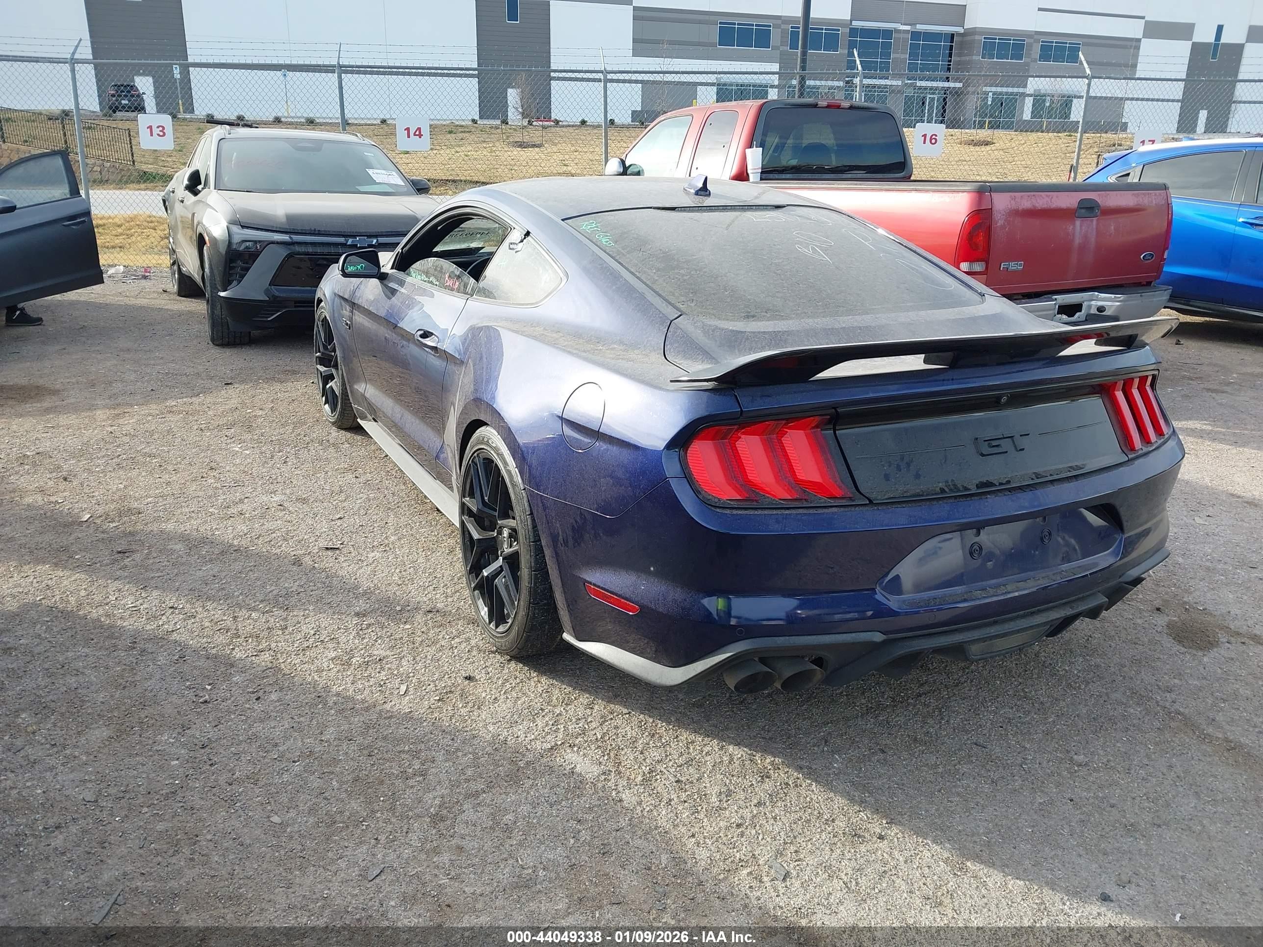FORD MUSTANG image 3