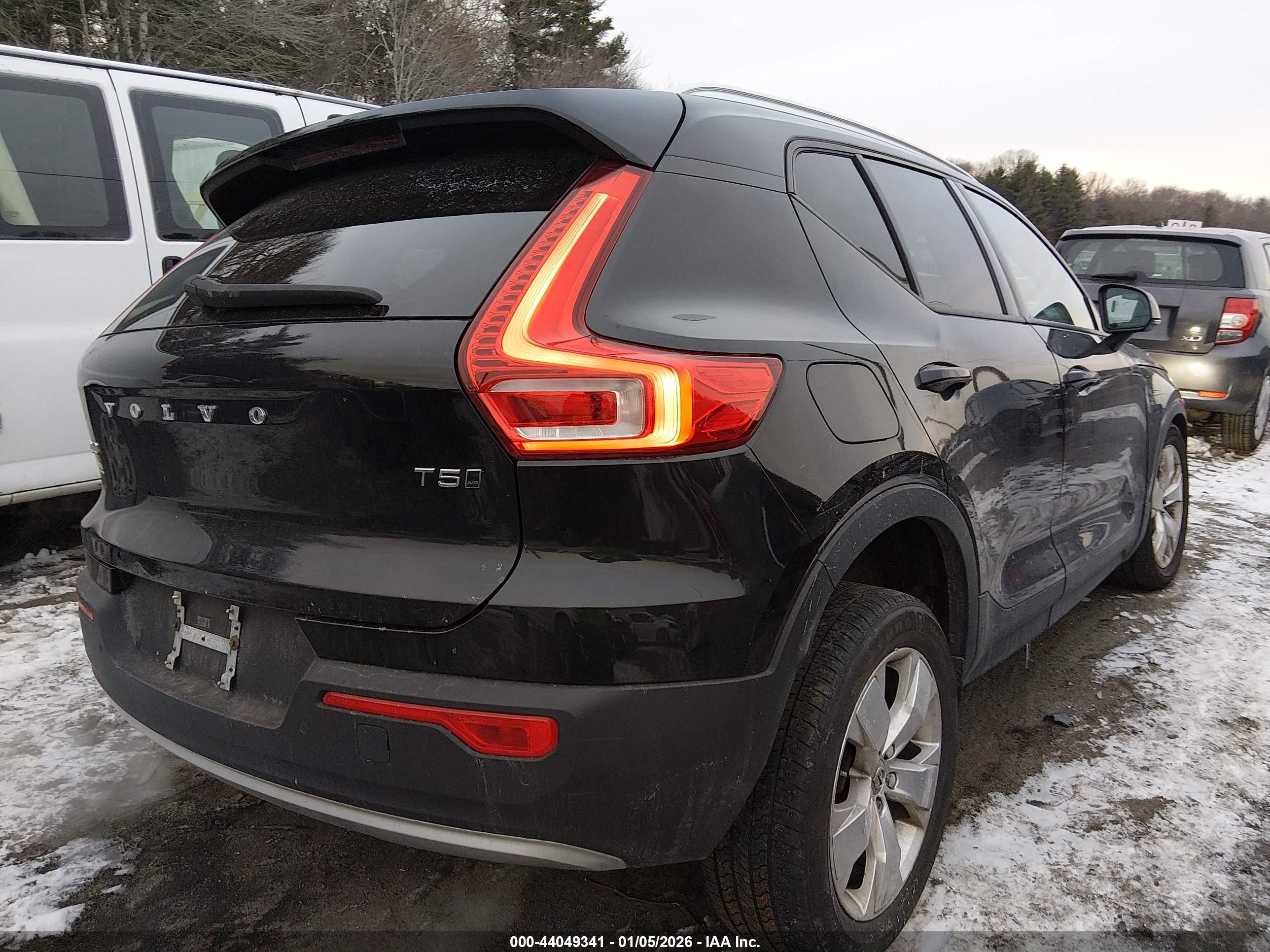 VOLVO XC40 image 4