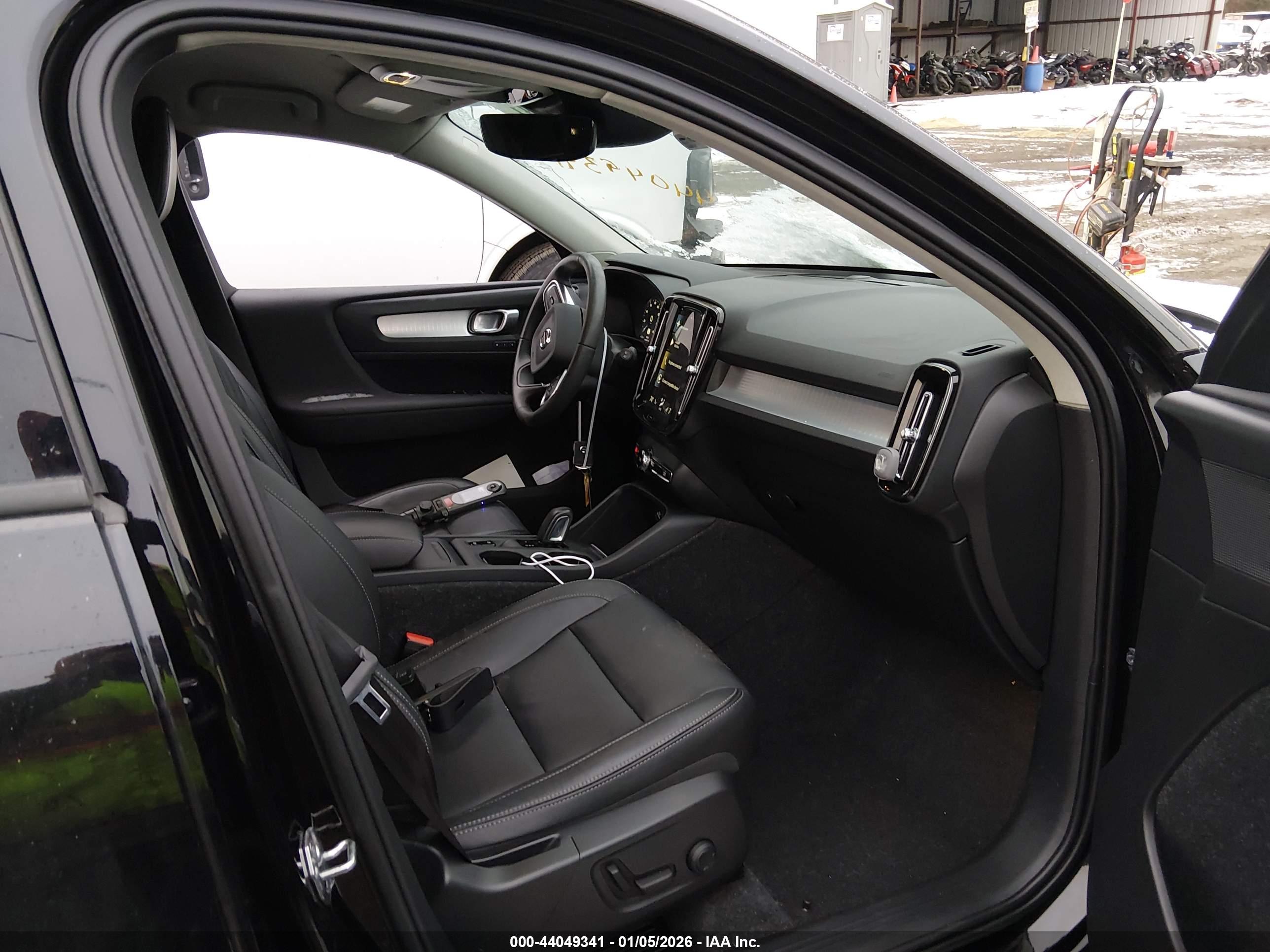 VOLVO XC40 image 5
