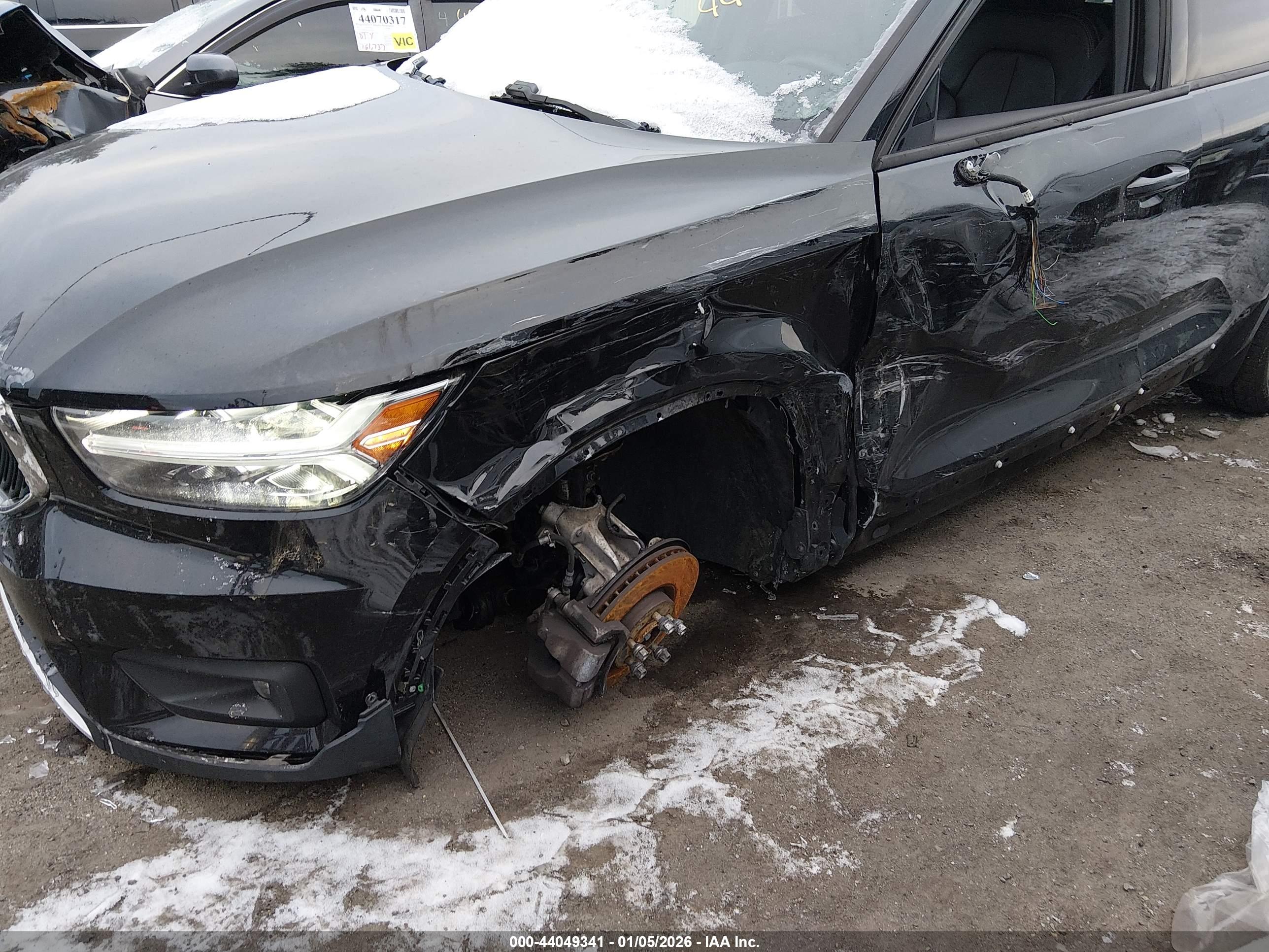VOLVO XC40 image 6