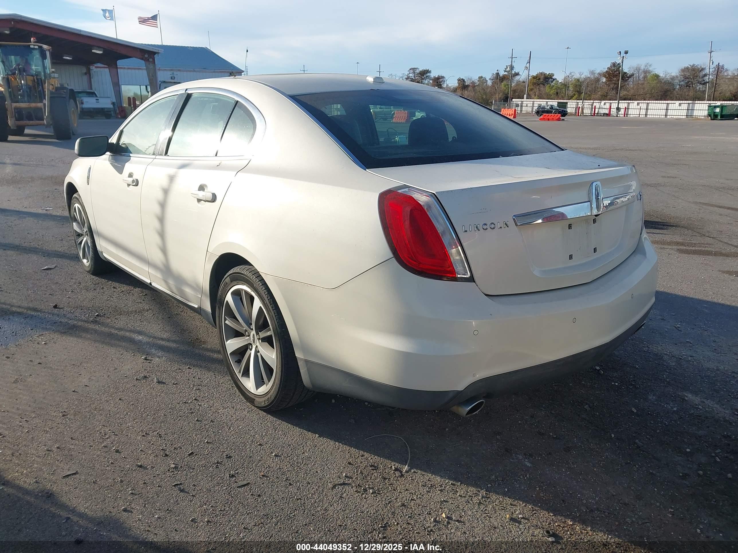 LINCOLN MKS image 3
