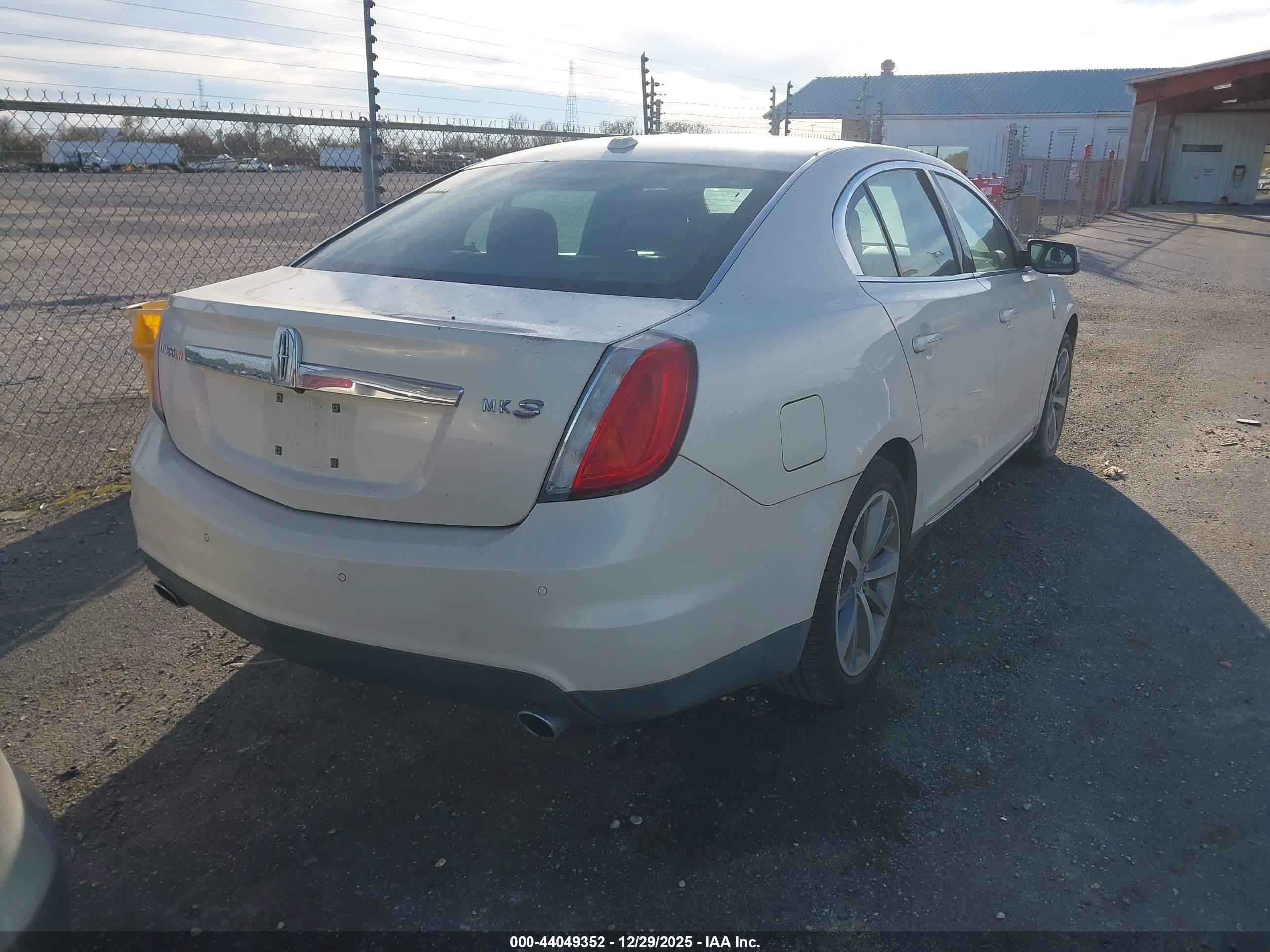 LINCOLN MKS image 4