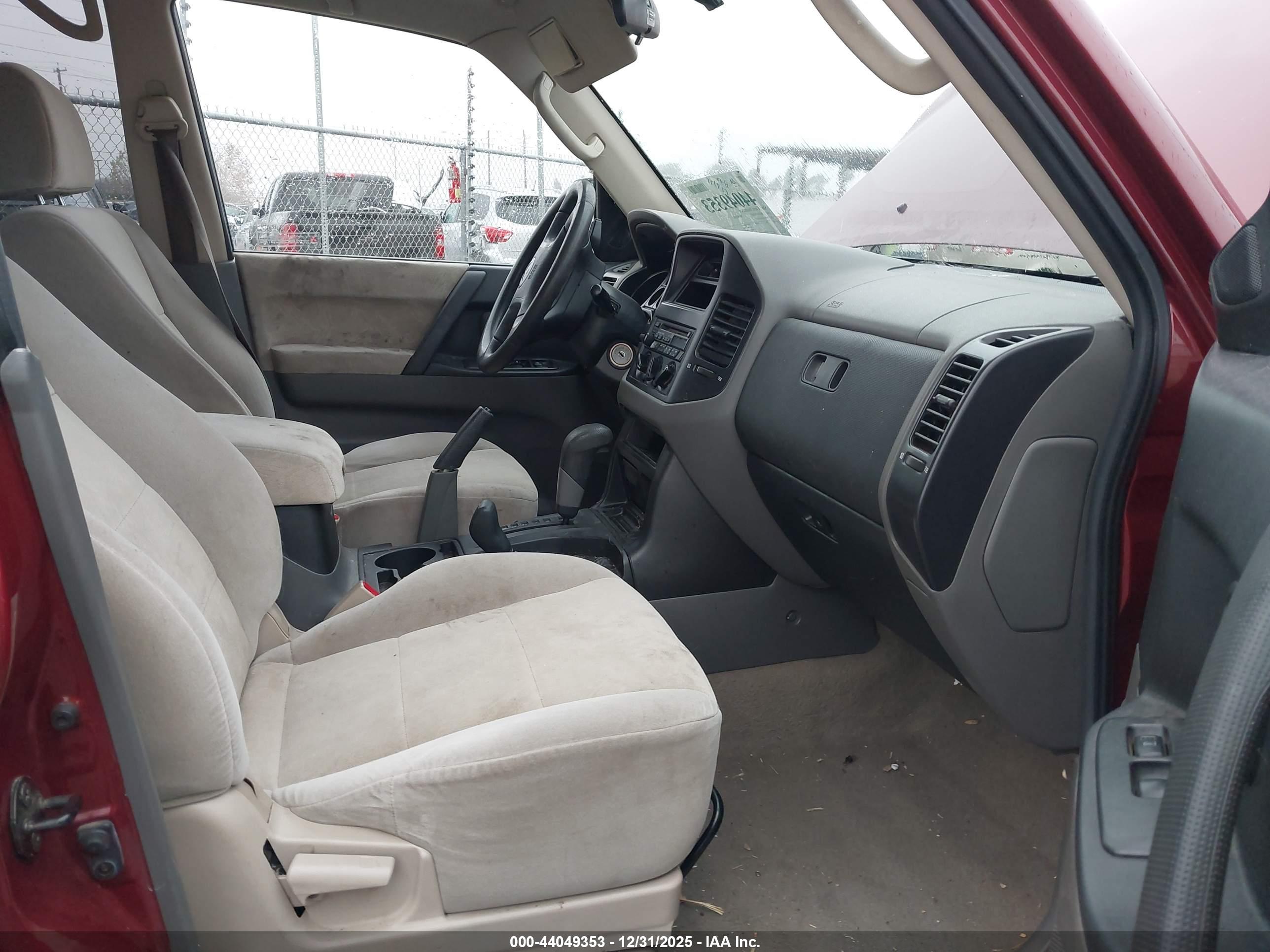 MITSUBISHI MONTERO image 5