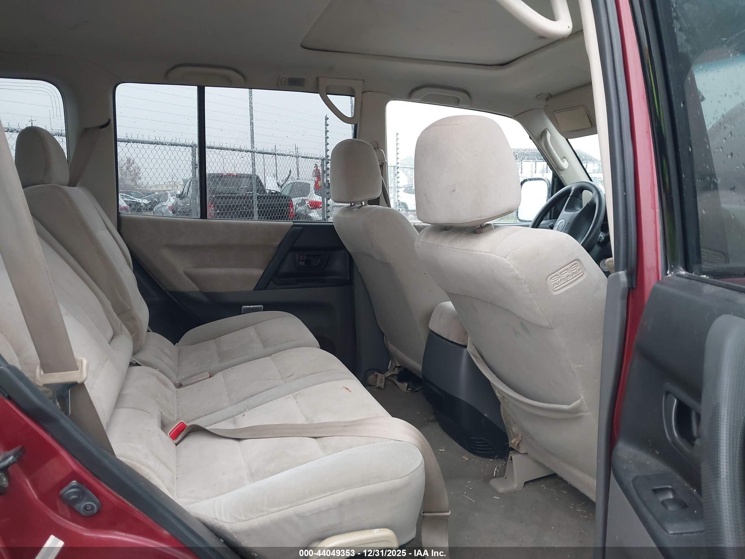 MITSUBISHI MONTERO image 8