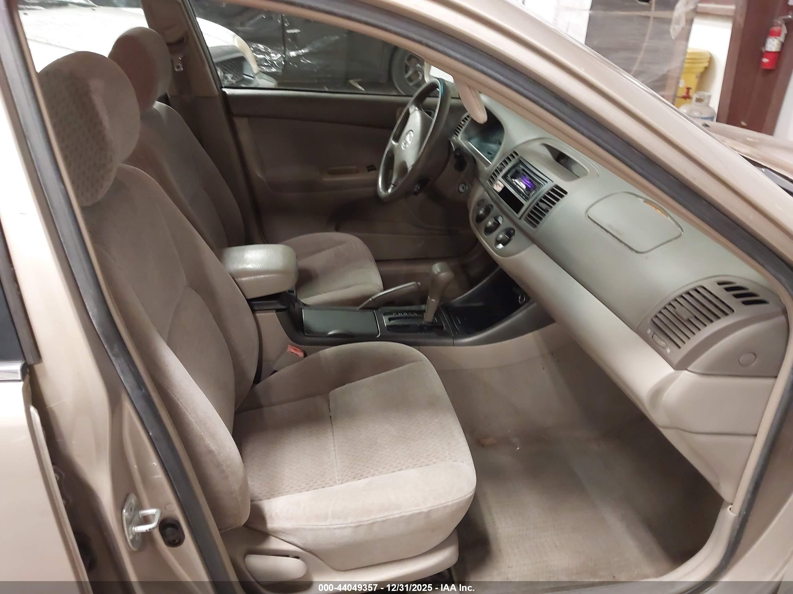 TOYOTA CAMRY image 5