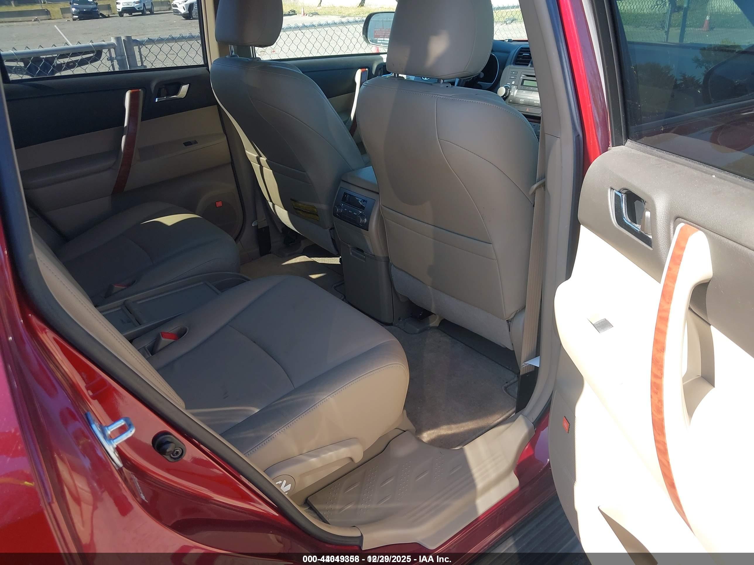 TOYOTA HIGHLANDER image 8