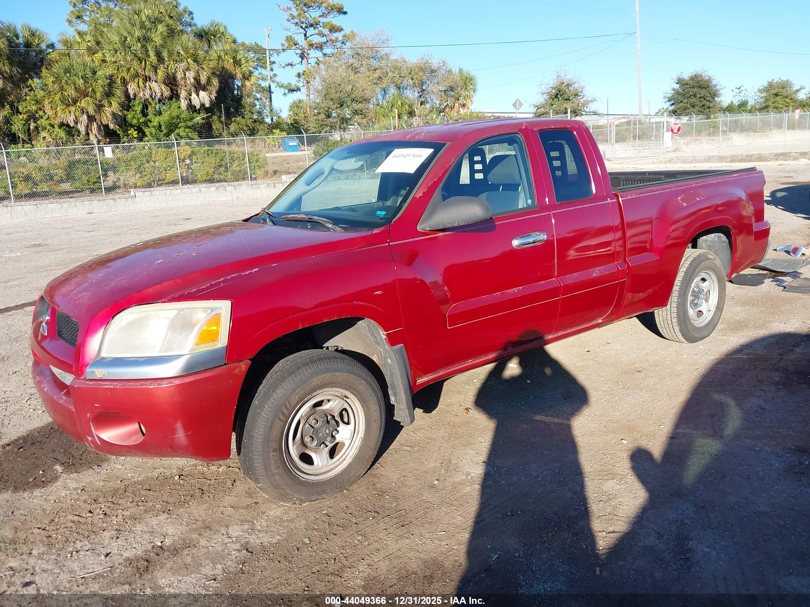 MITSUBISHI RAIDER image 2
