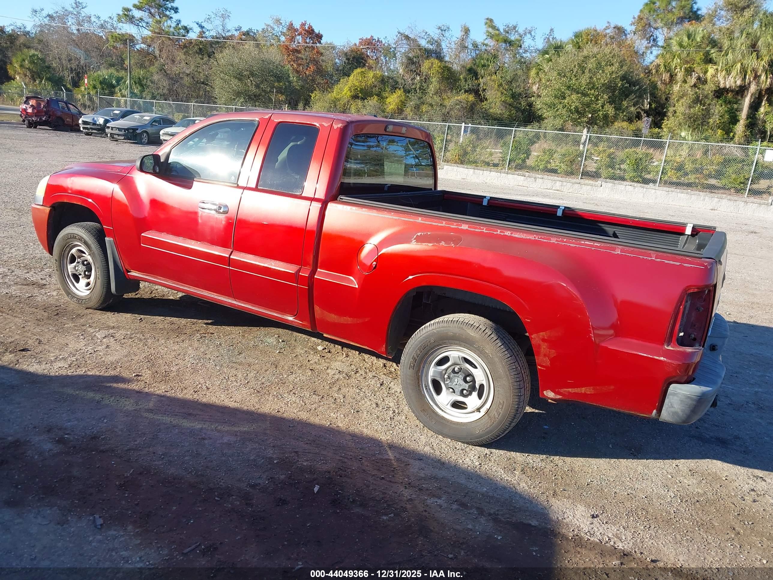 MITSUBISHI RAIDER image 3