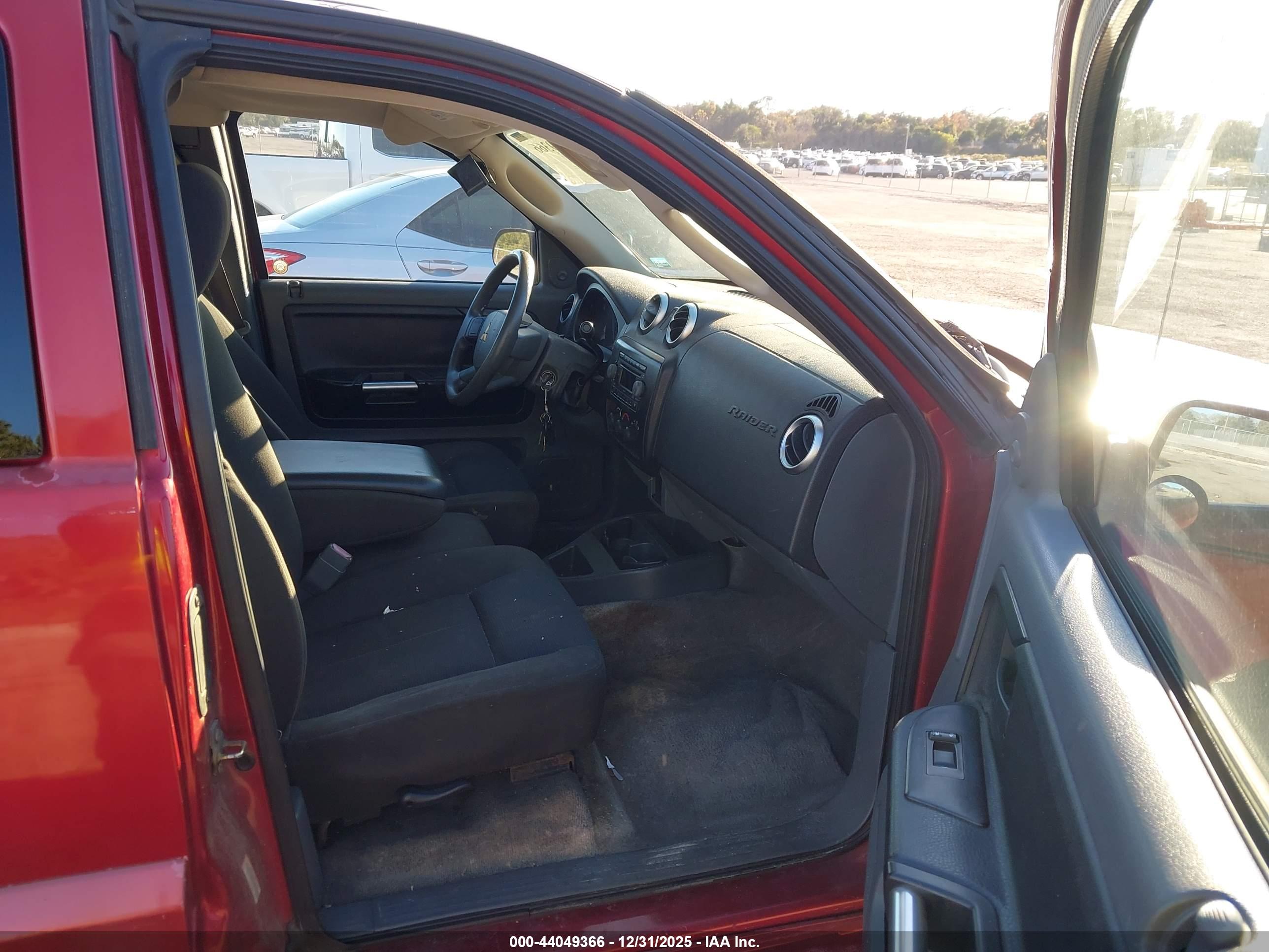 MITSUBISHI RAIDER image 5