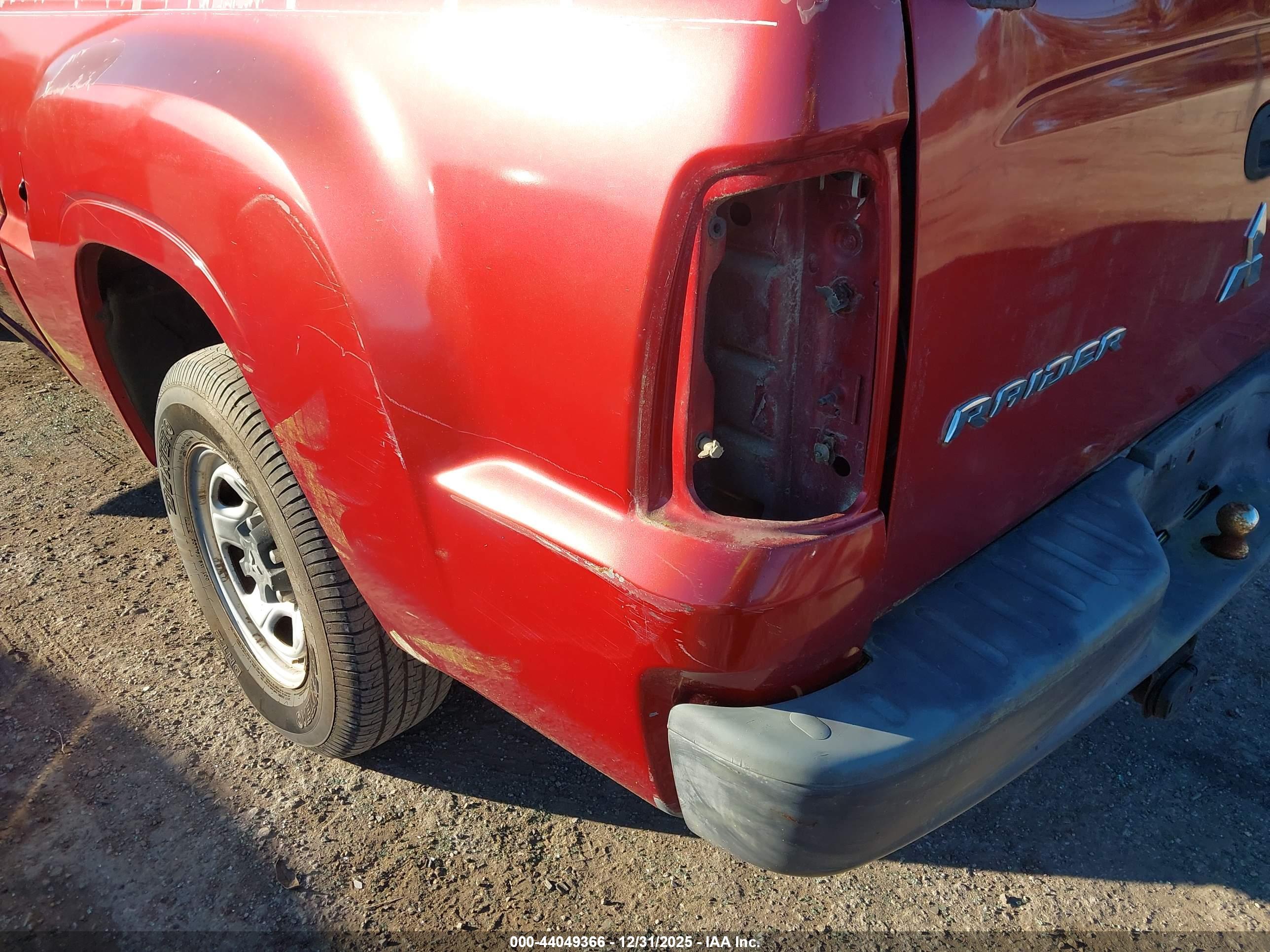 MITSUBISHI RAIDER image 6
