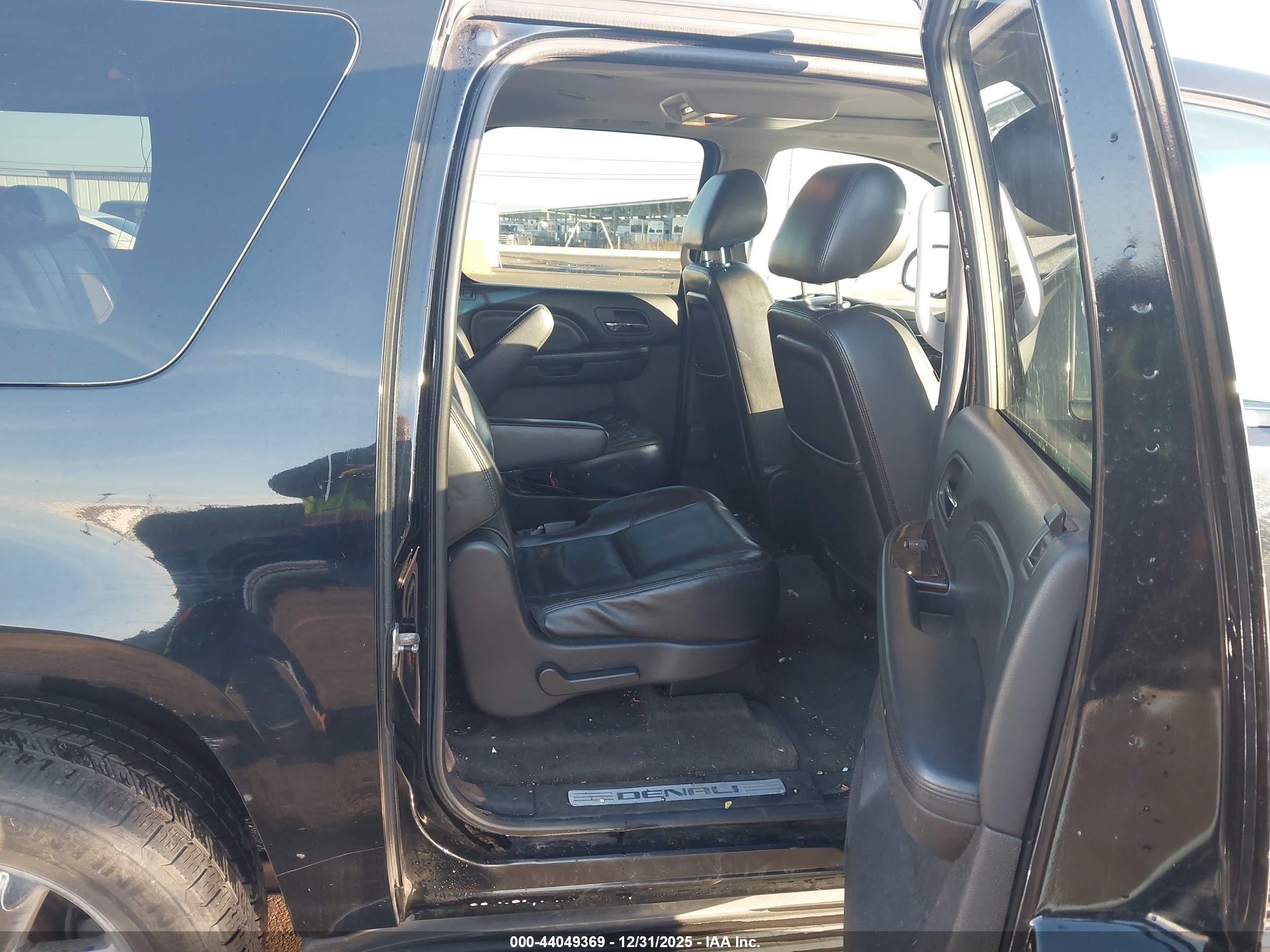 GMC YUKON image 8
