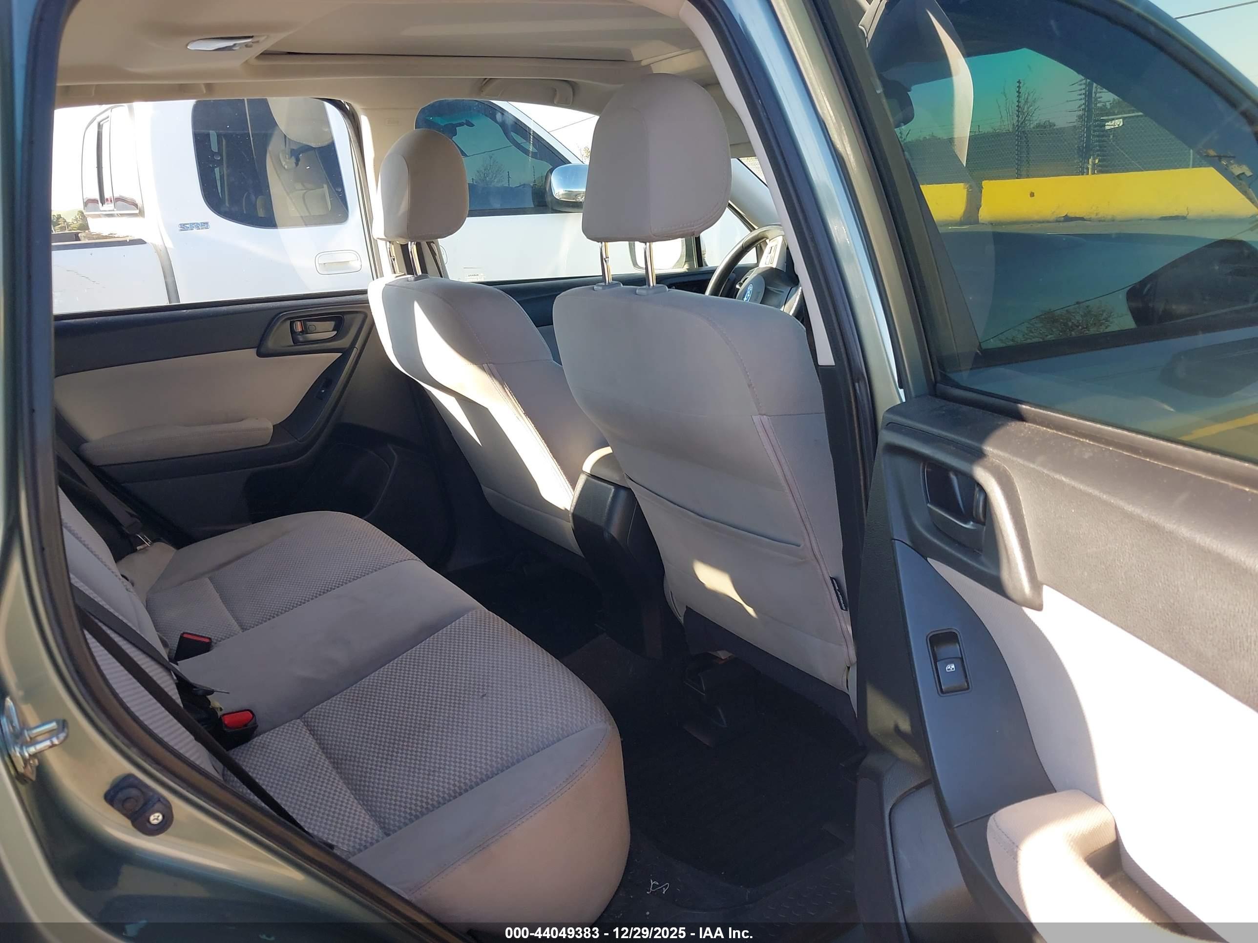SUBARU FORESTER image 8