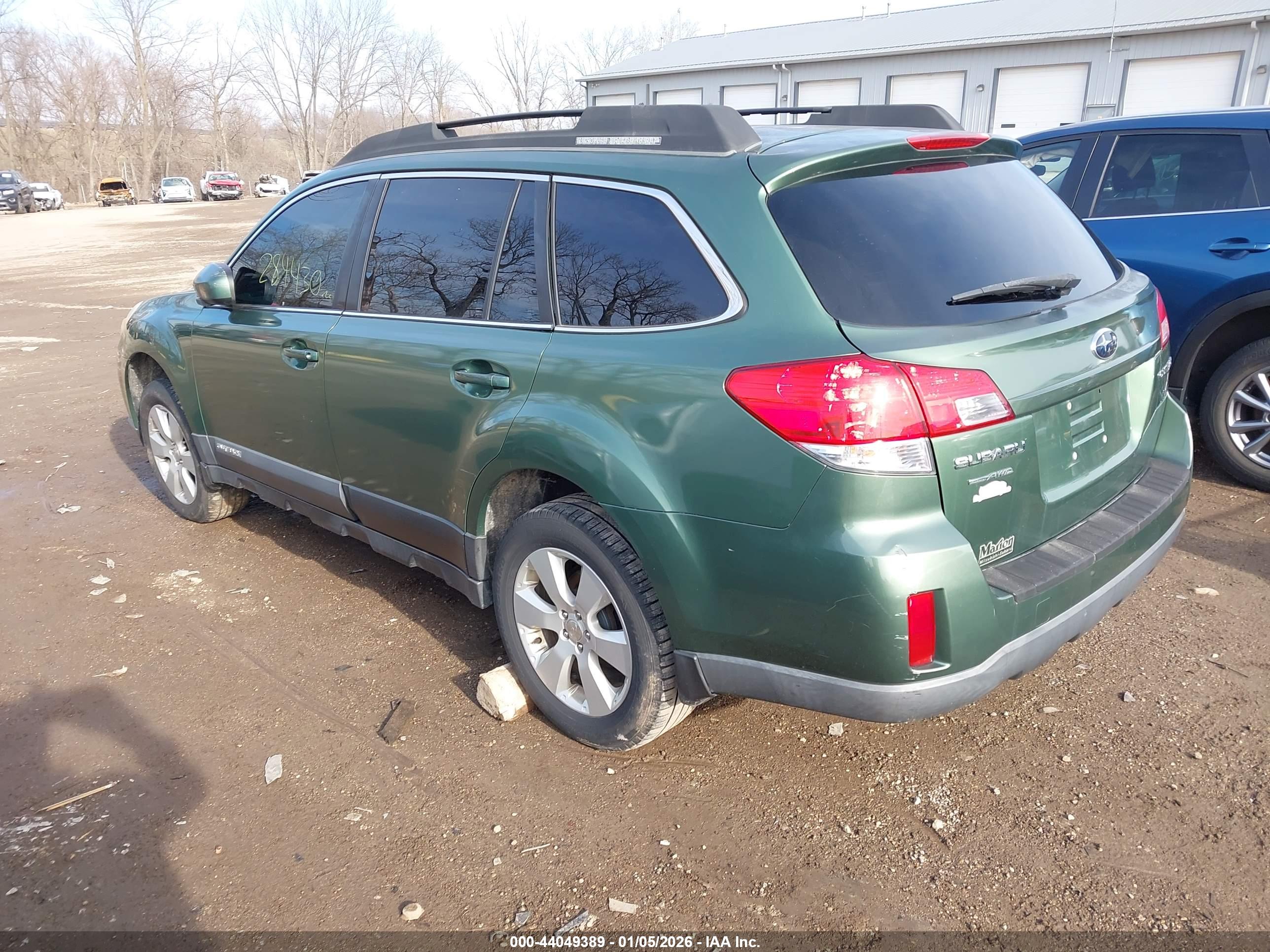 SUBARU OUTBACK image 3