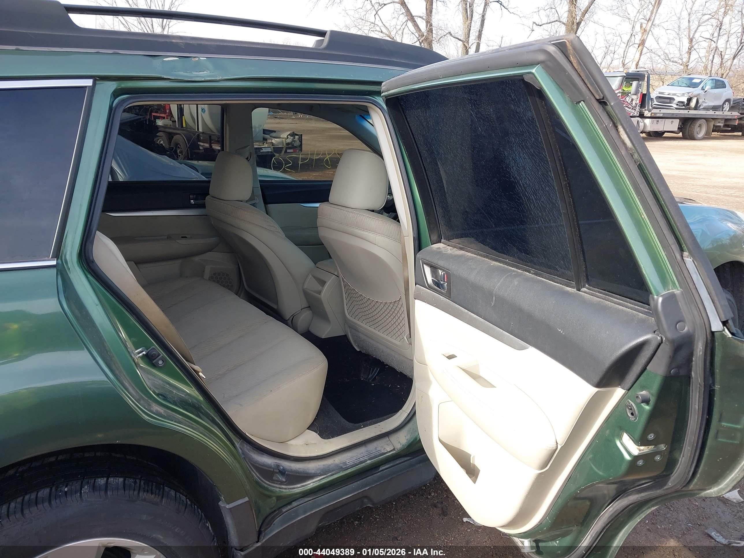 SUBARU OUTBACK image 8