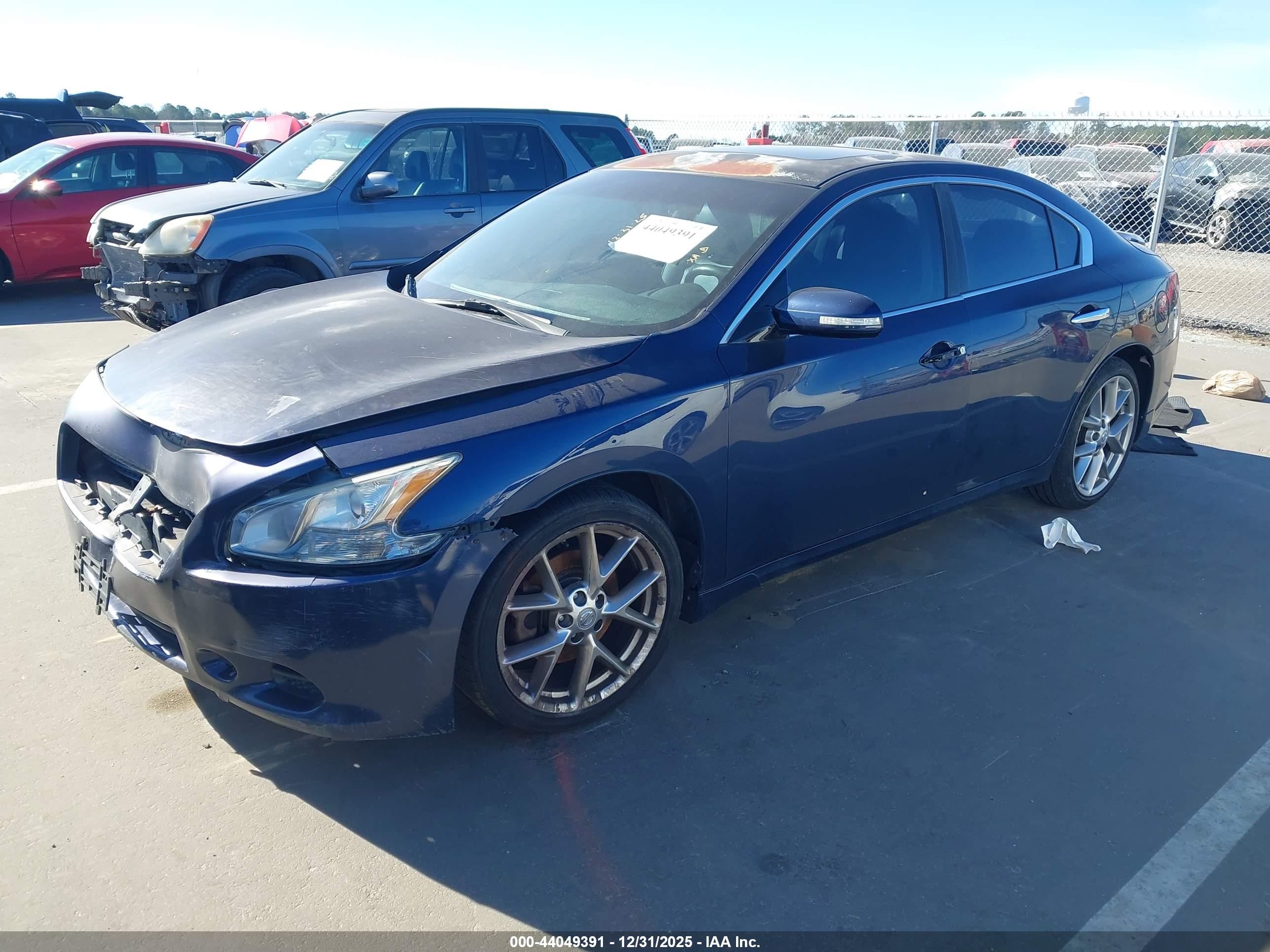 NISSAN MAXIMA image 2