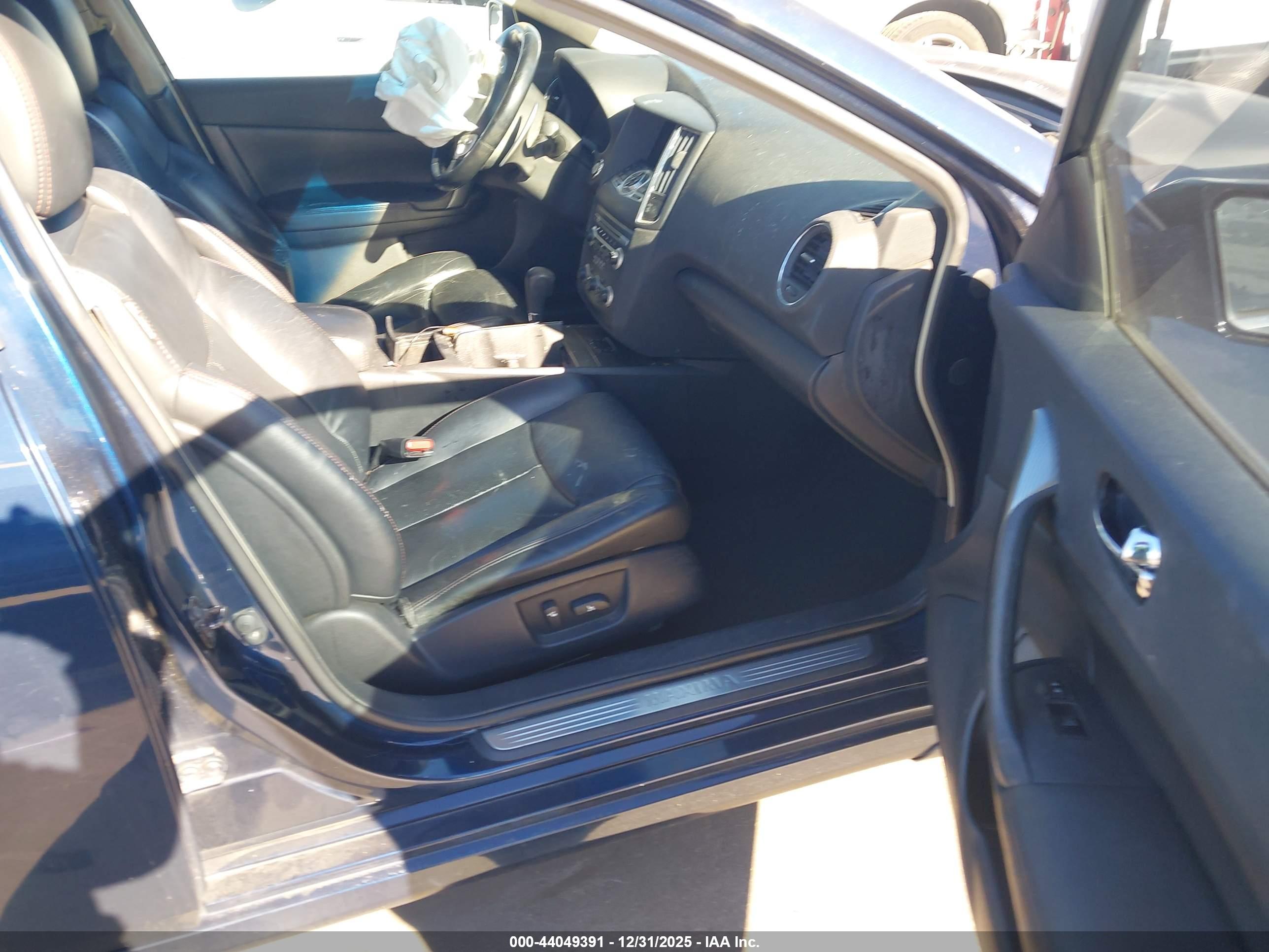 NISSAN MAXIMA image 5