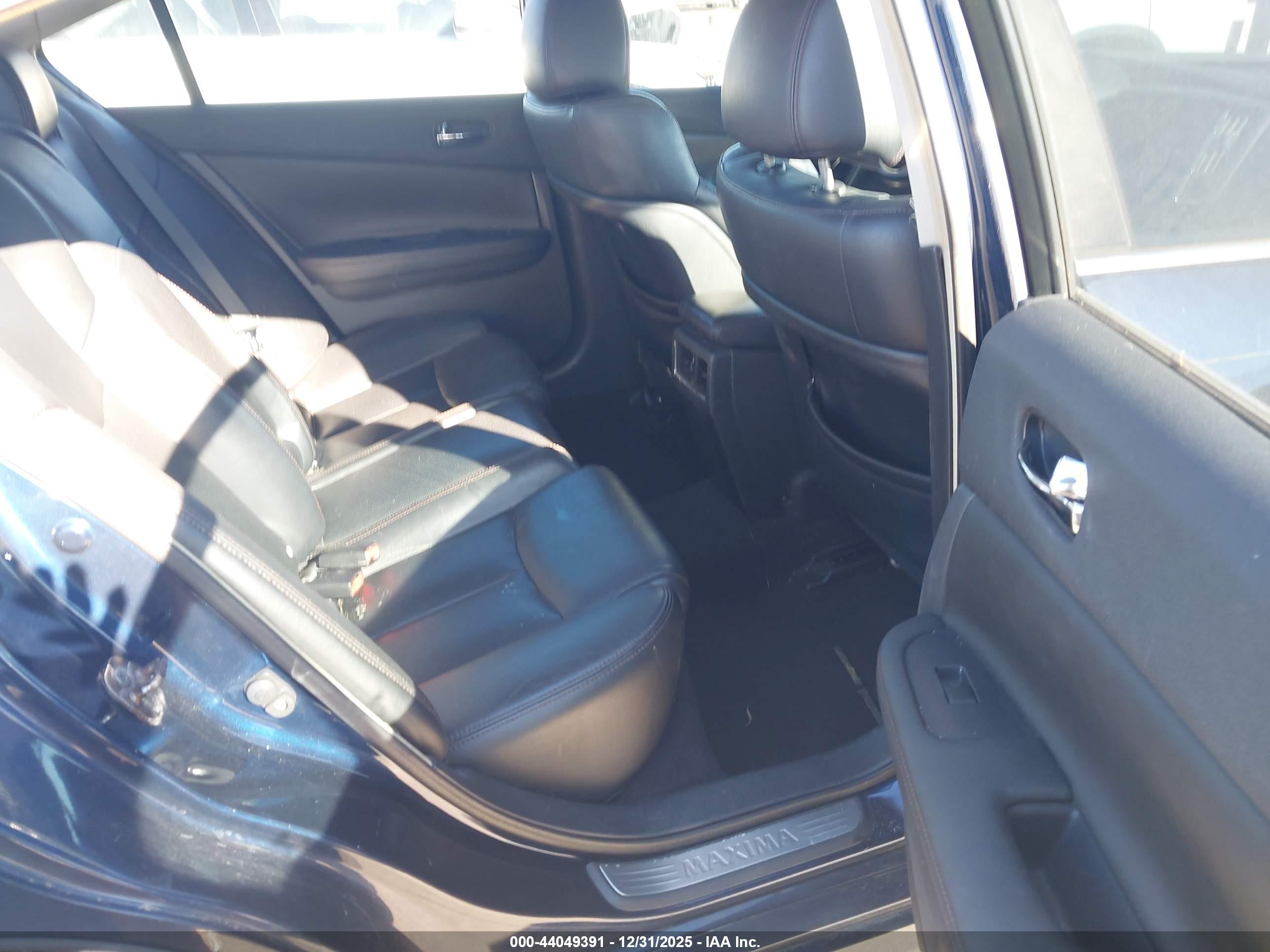 NISSAN MAXIMA image 8